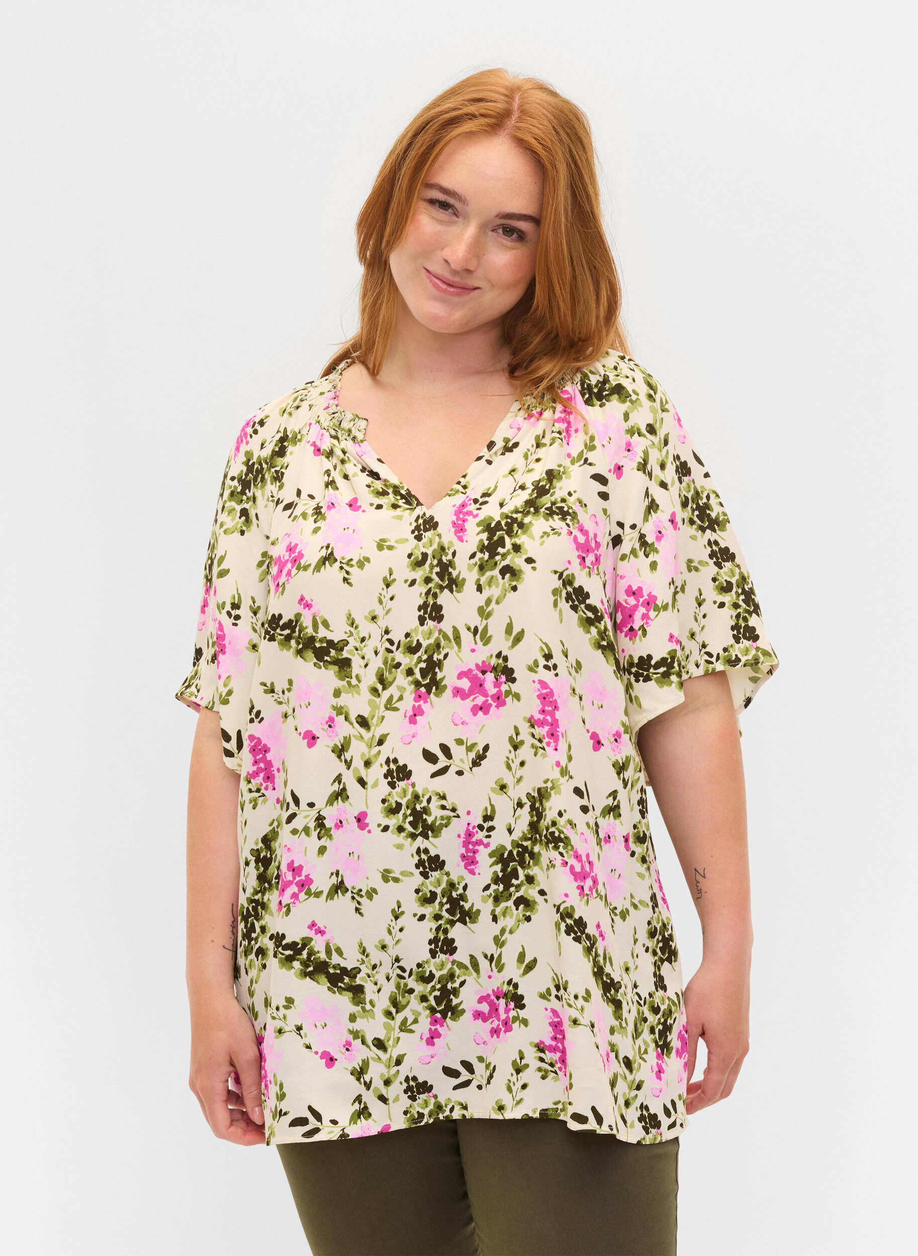 Zizzi Viskose bluse med korte &aelig;rmer, Green Pink AOP, Model image number 0