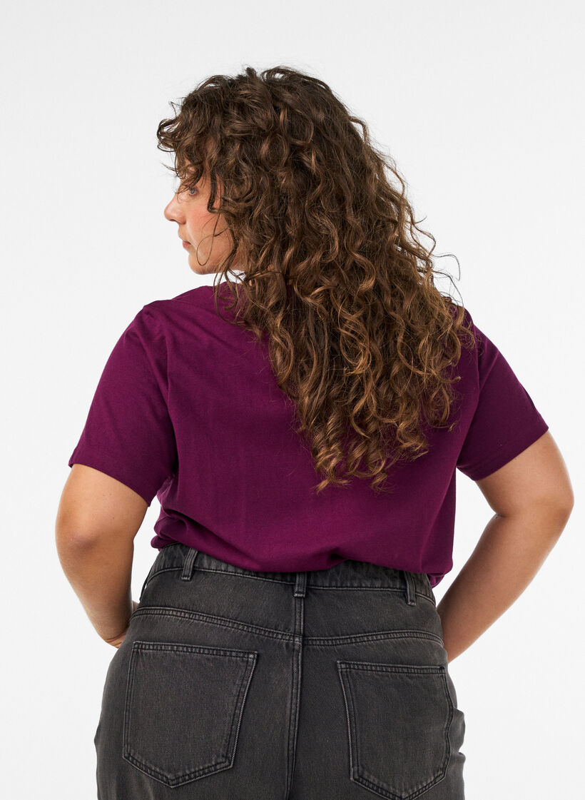 T-shirt i &oslash;kologisk bomuld med velourtekst, Lilla, Model image number 2