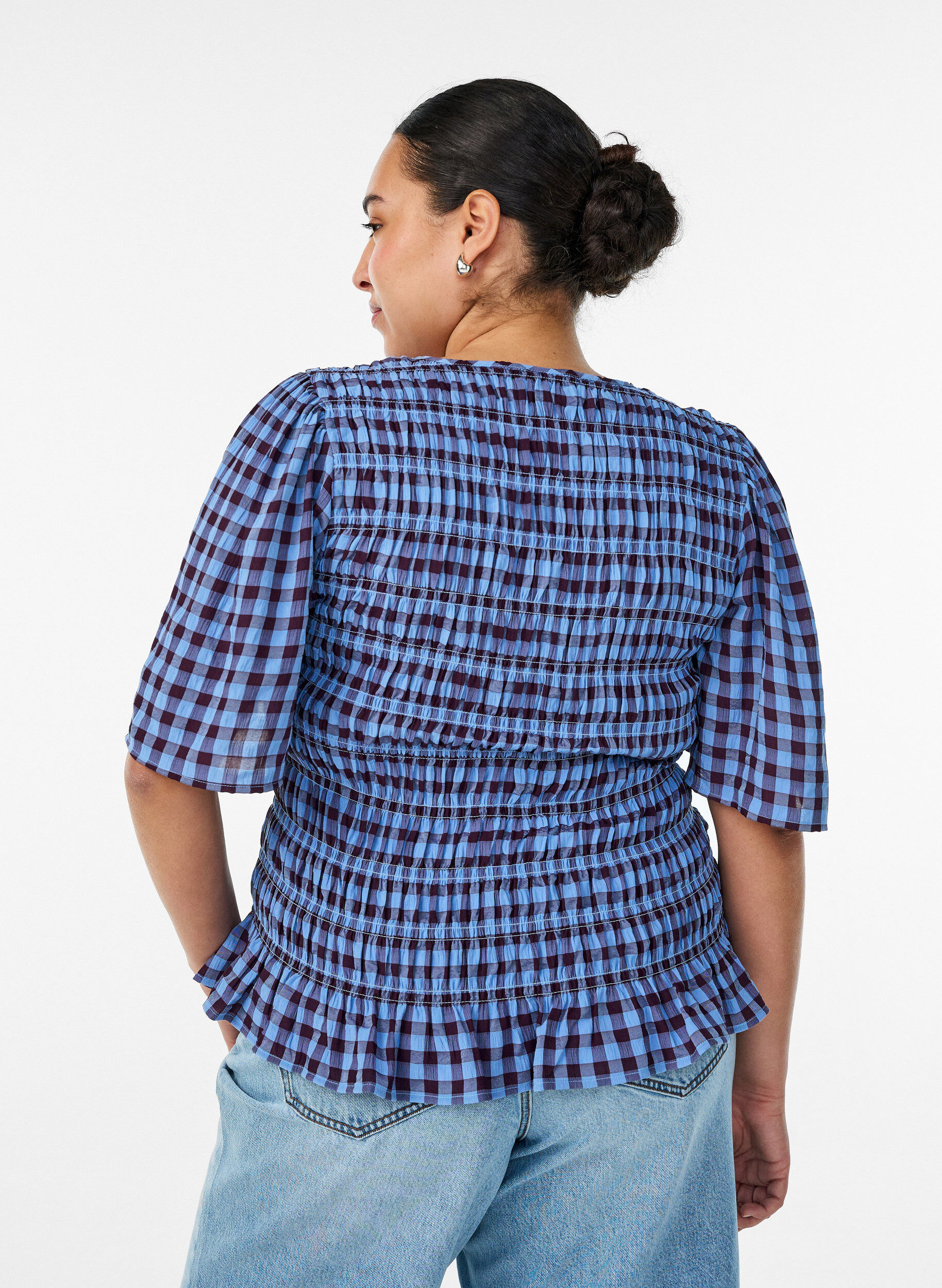 ZizziSmockbluse med gingham tern og fl&aelig;sekant, Bl&aring;, Model image number 2