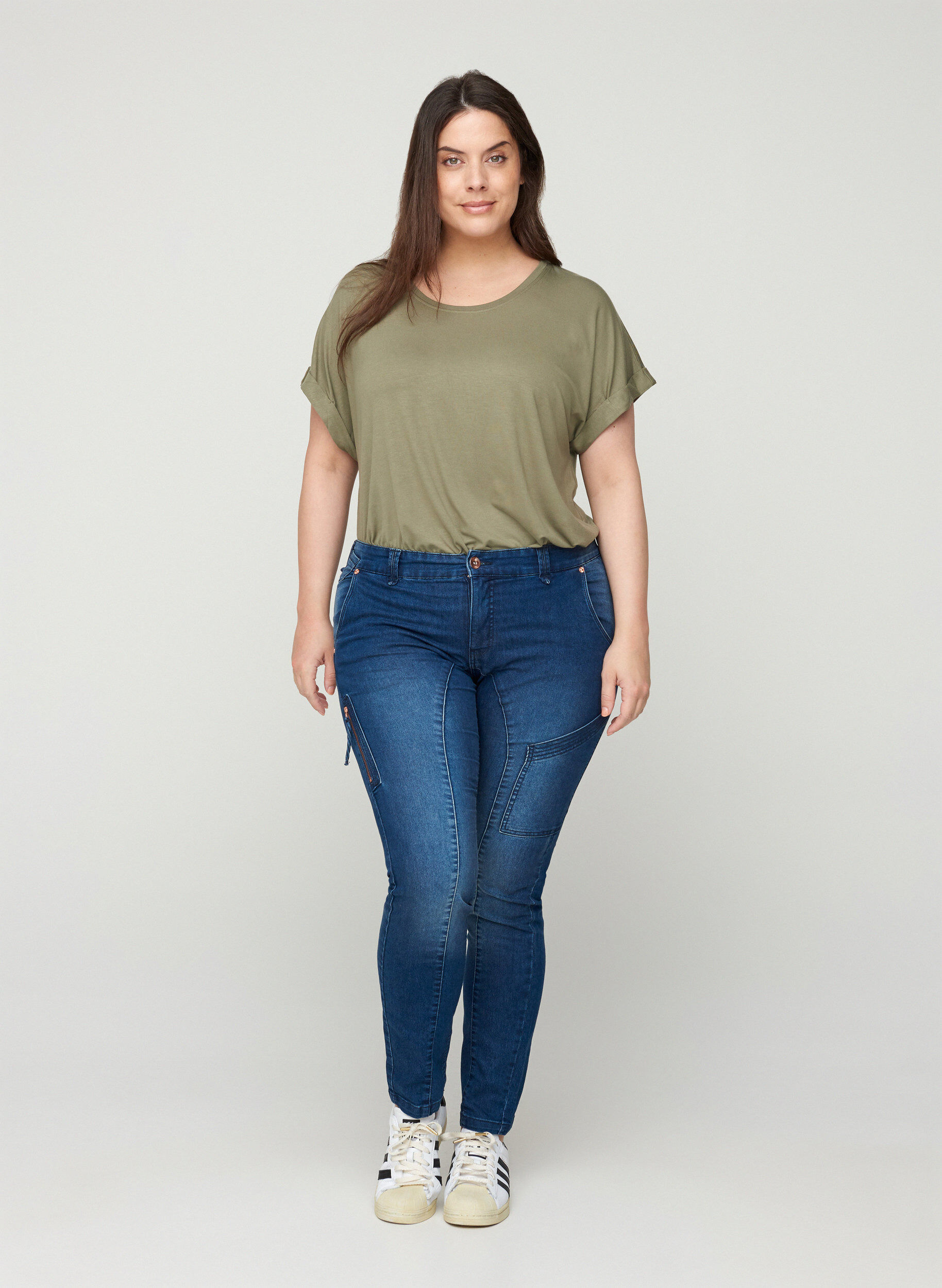 Zizzi Ekstra slim fit Sanna jeans, Blue denim, Model image number 2