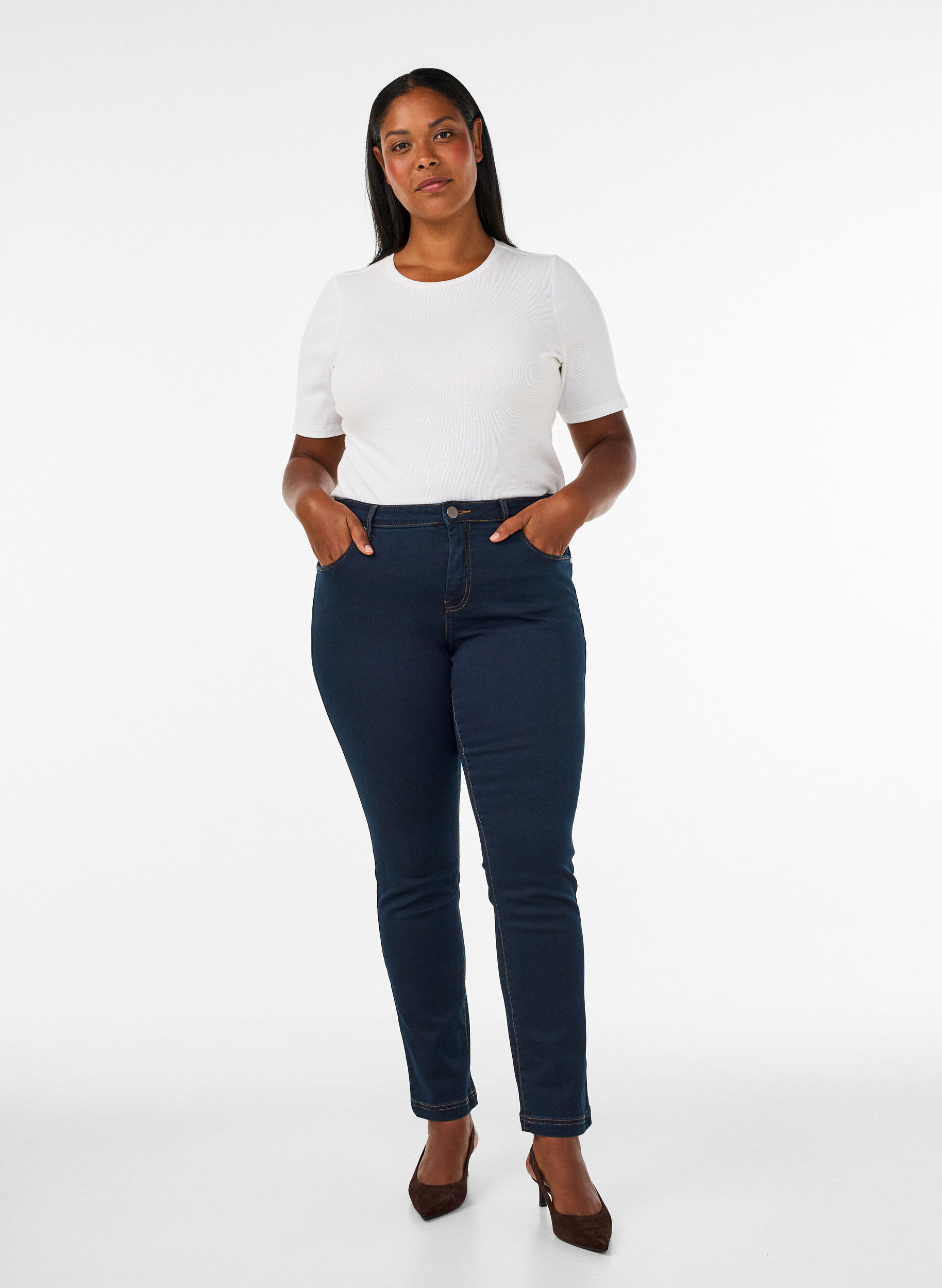 ZizziSlim fit Emily jeans med regul&aelig;r talje, Bl&aring;, Model image number 1