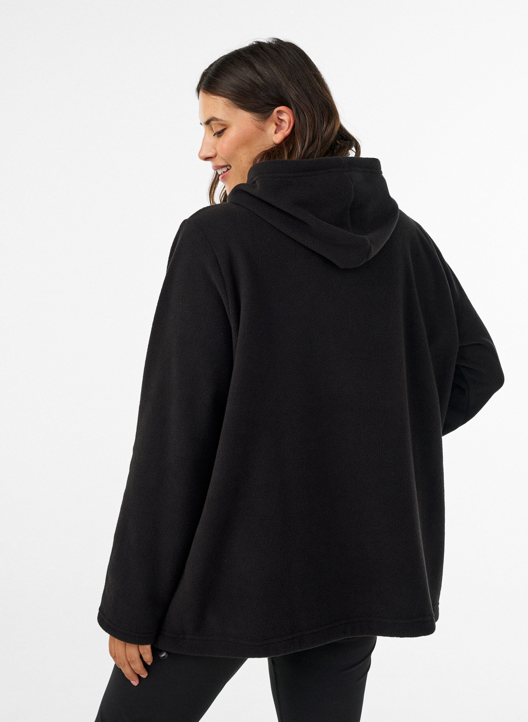 ZizziFleecehoodie med h&oslash;j hals og broderet tekst, Sort, Model image number 2
