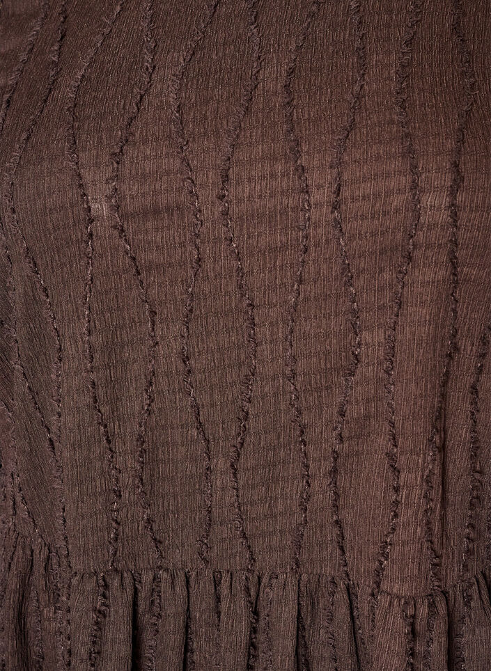 Kort jersey&shy;kjole med b&oslash;lget strukturm&oslash;nster, Brun, Packshot image number 2