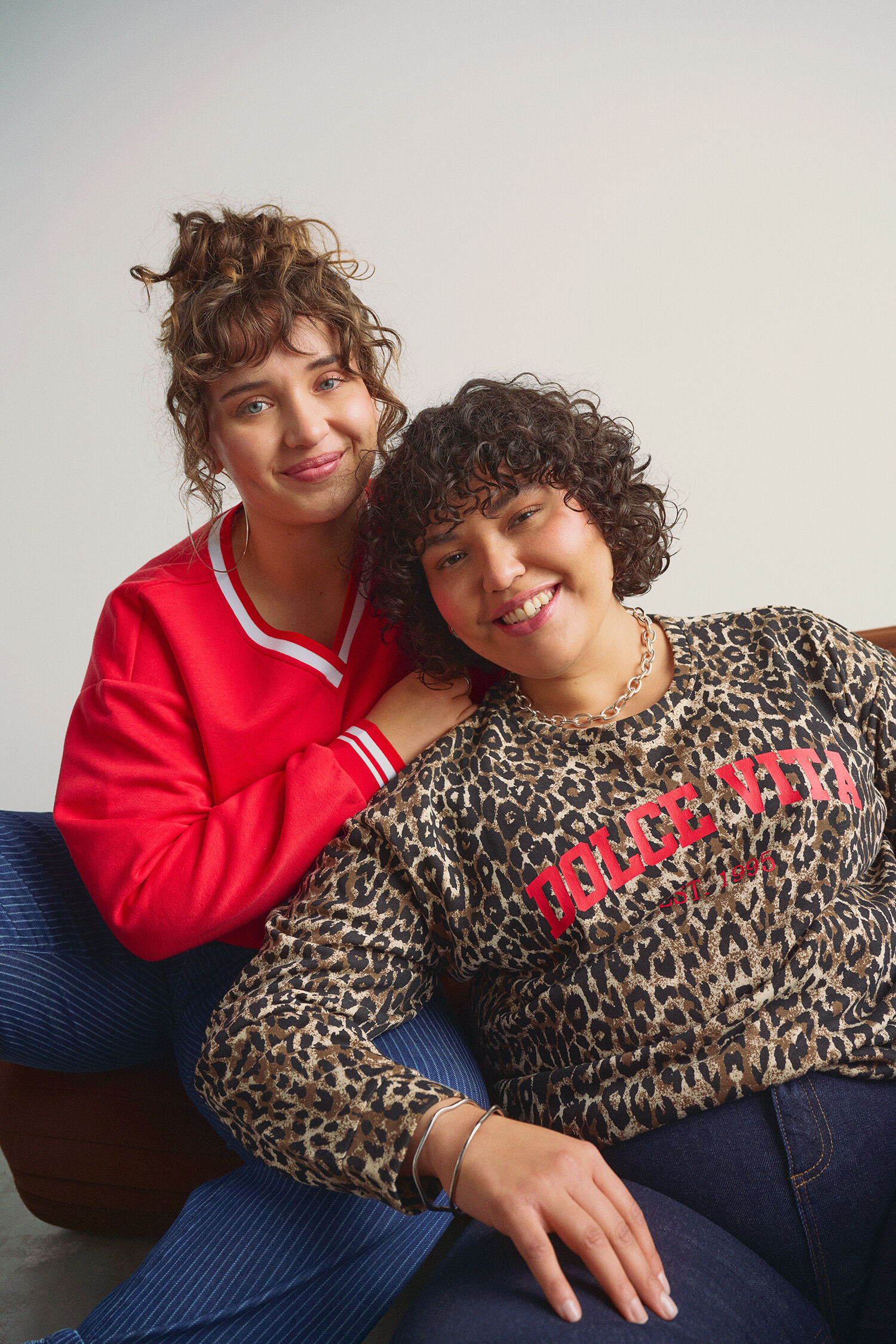 Leopard og r&oslash;de farver, , Model