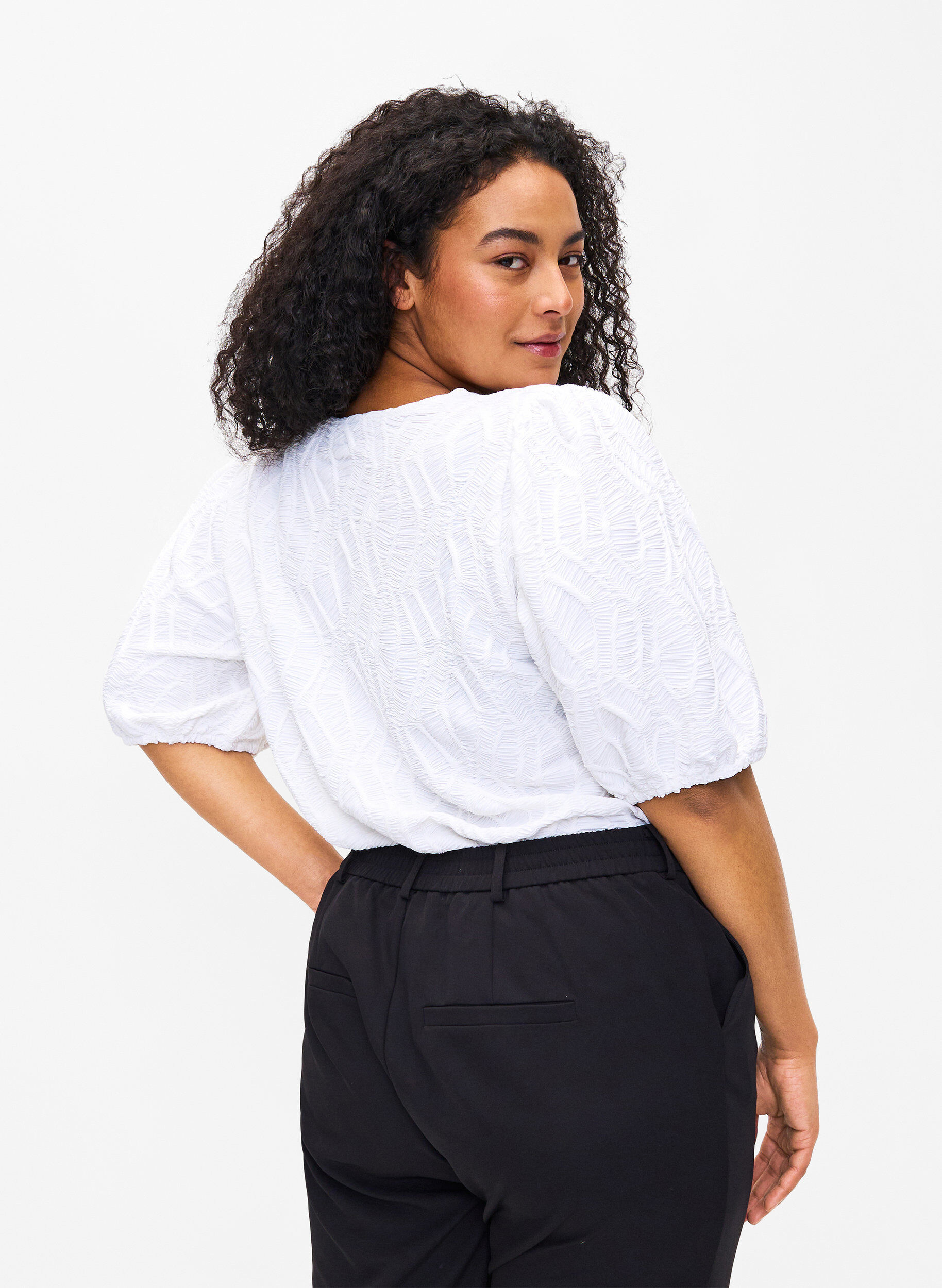 Zizzi Bluse med tekstur og korte &aelig;rmer, Bright White, Model image number 1