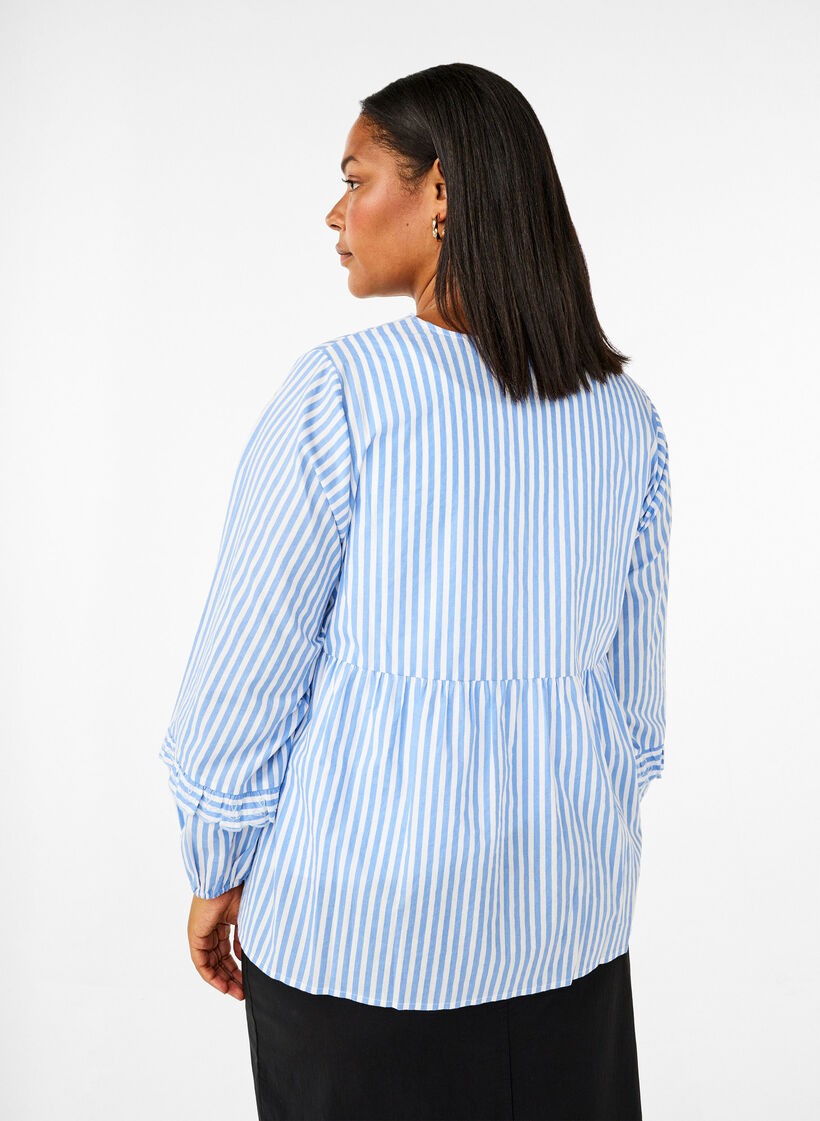 Stribet bluse med åben front og broderidetaljer, Blå, Model image number 2