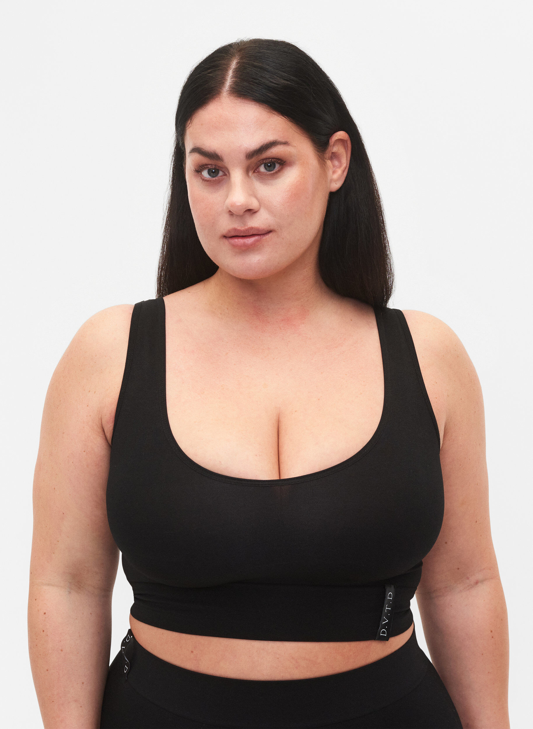 Zizzi Seamless bh top med rund udsk&aelig;ring, Black, Model image number 0