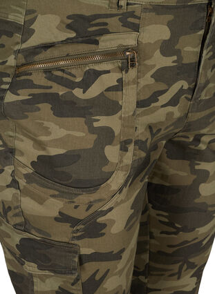 Tætsiddende capri jeans med camouflageprint, Ivy Green/Camou, Packshot image number 2