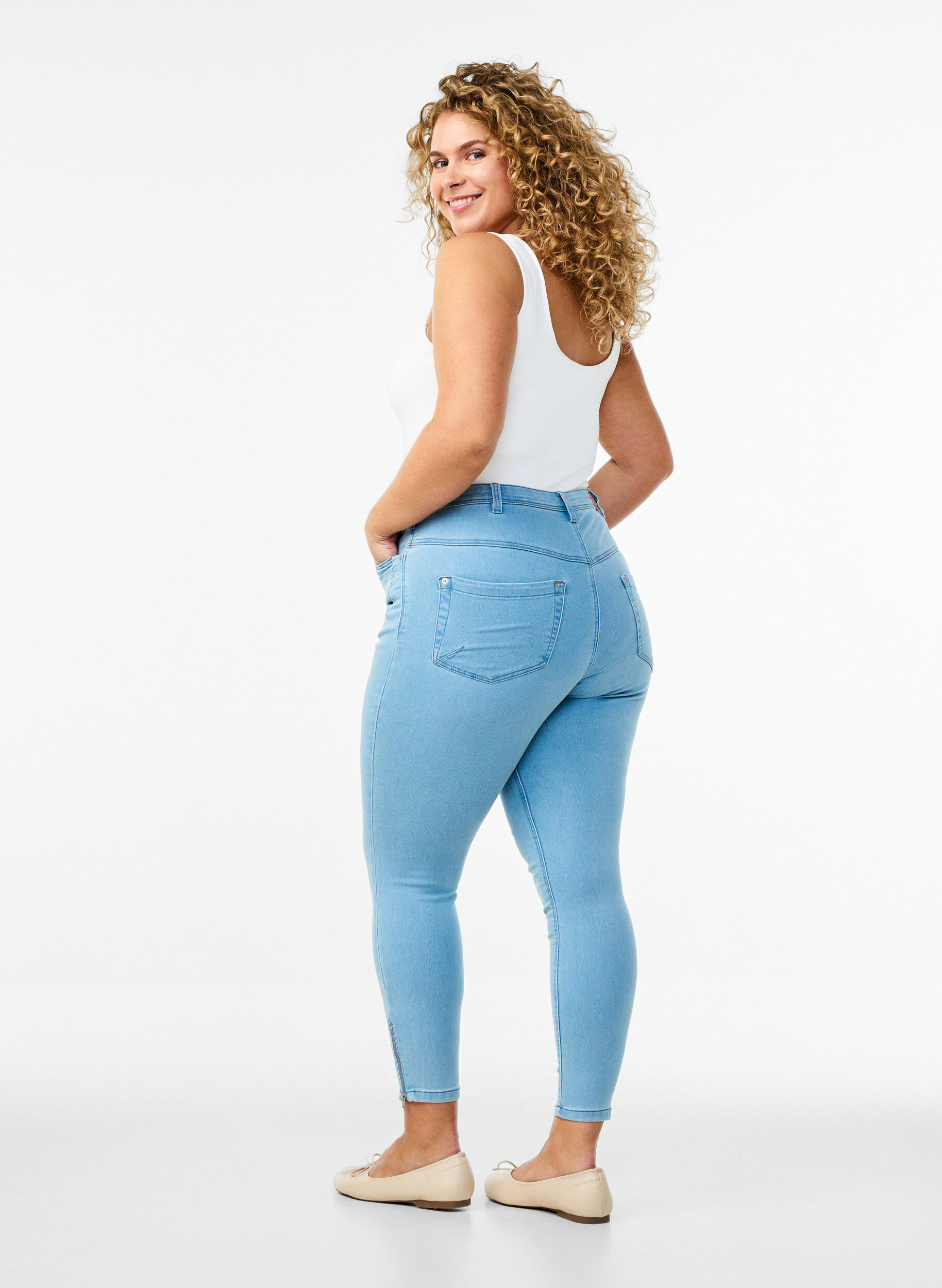 ZizziCropped Amy jeans med lynl&aring;sdetalje, Bl&aring;, Model image number 1