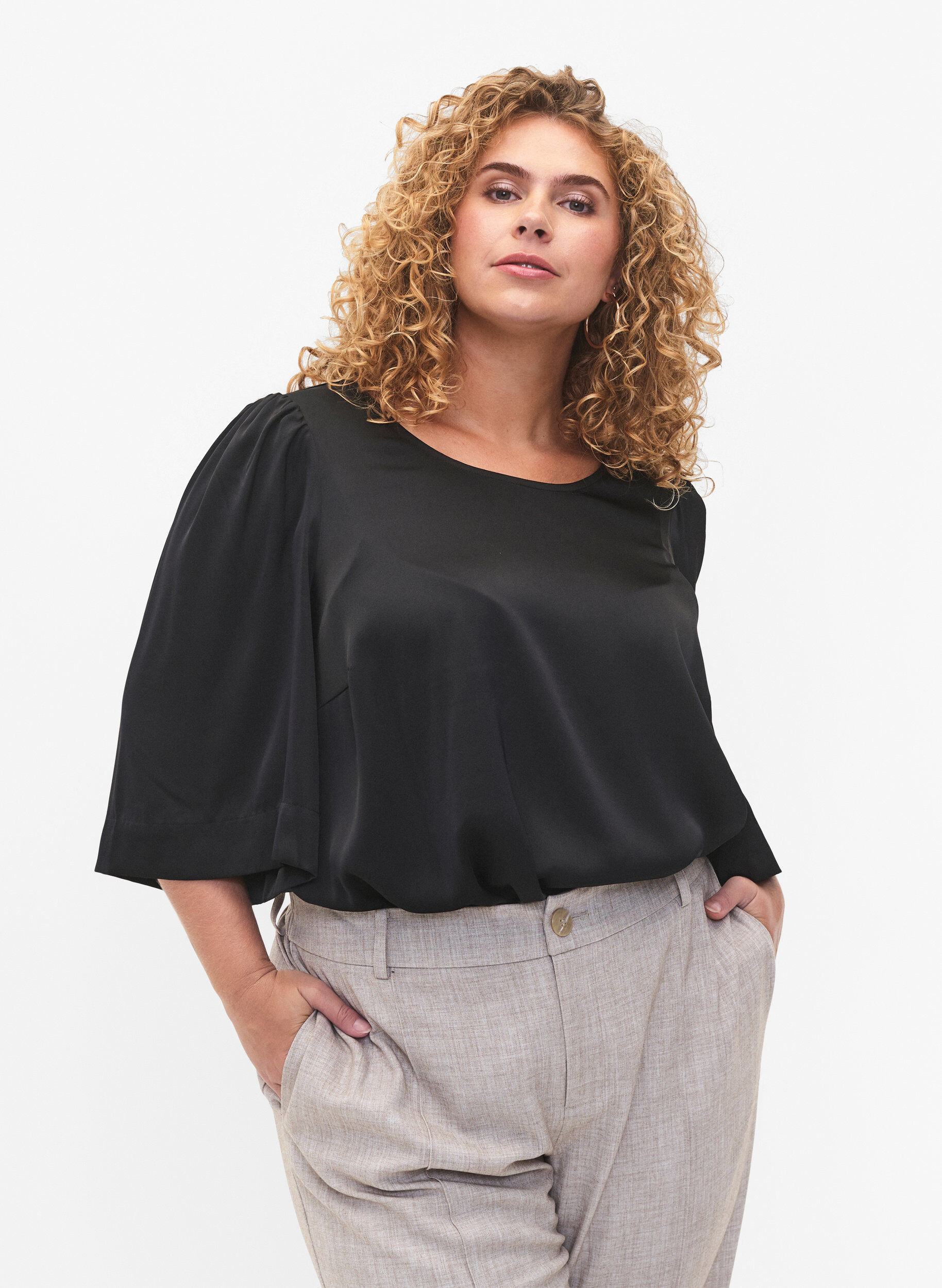 Zizzi Satinbluse med halvlange &aelig;rmer, Black, Model image number 0