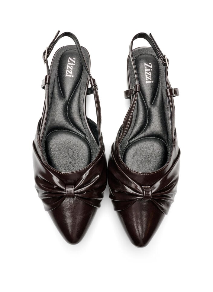 Slingback med sl&oslash;jfedetalje og laklook, Brun, Packshot
