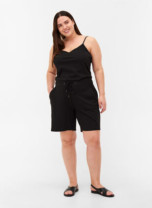 Ensfarvede shorts med lommer, Black, Model image number 3