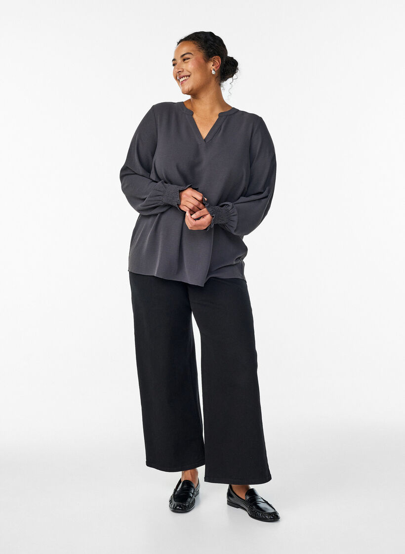 Bluse med smock manchetter og V-udsk&aelig;ring, Gr&aring;, Model image number 1