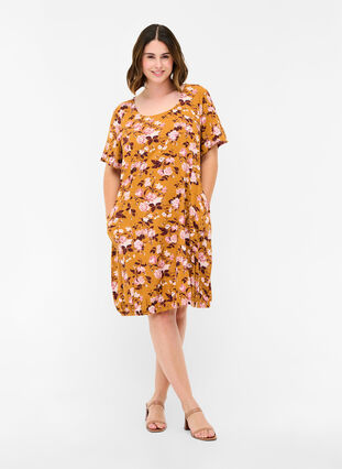 Kortærmet viskose kjole med print, Yellow Flower, Model image number 2