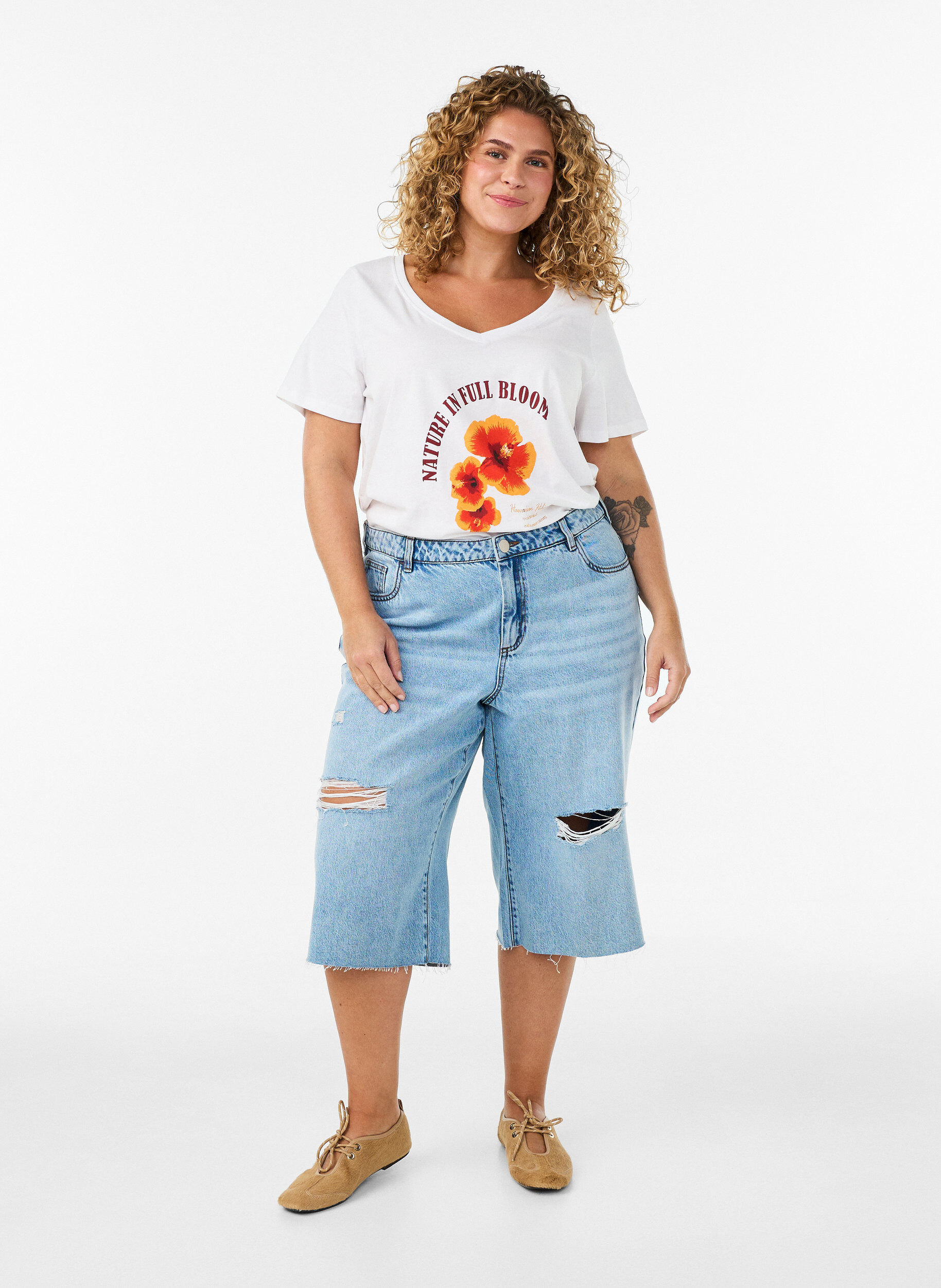 ZizziT-shirt i bomuld med frontprint og V-hals, Hvid, Model image number 1
