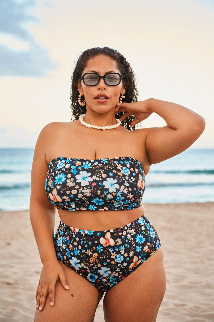 Stropl&oslash;s bikini, , Model