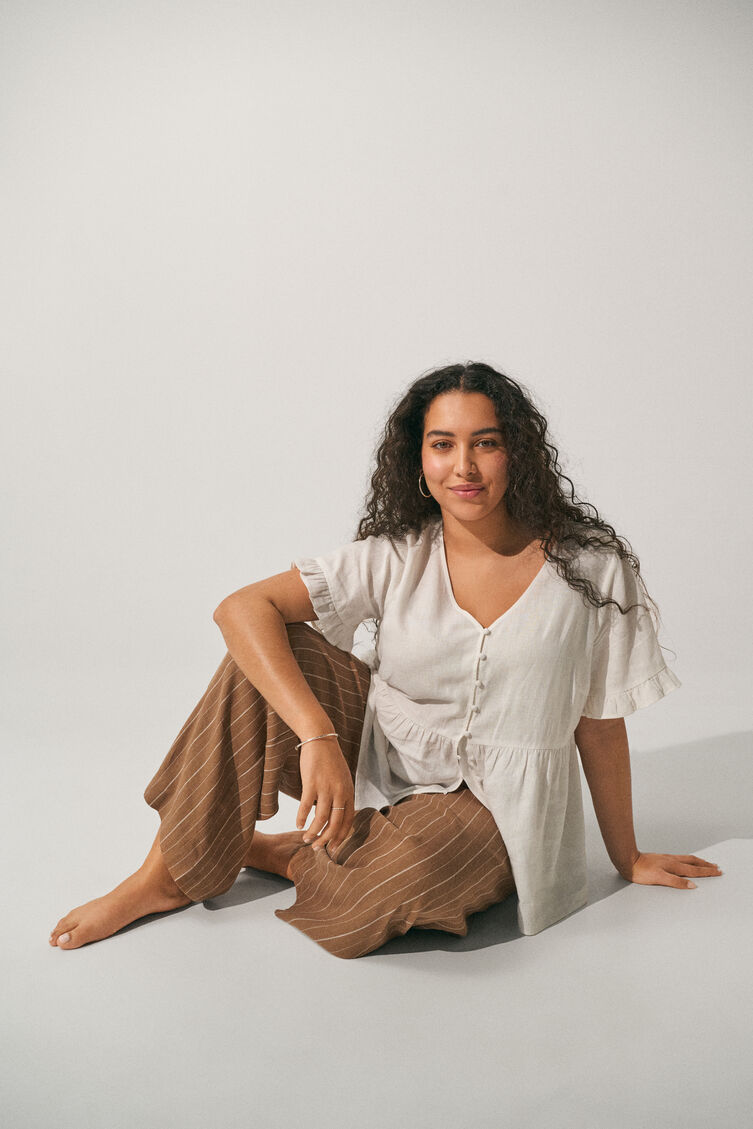 Outfit i h&oslash;r og viskose, , Model