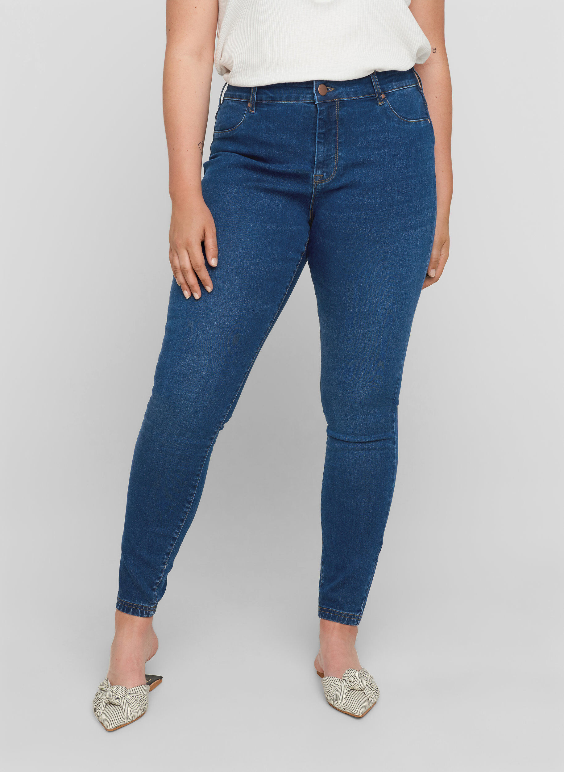 Zizzi Jeggings i bomuldsmix, Blue denim, Model image number 2