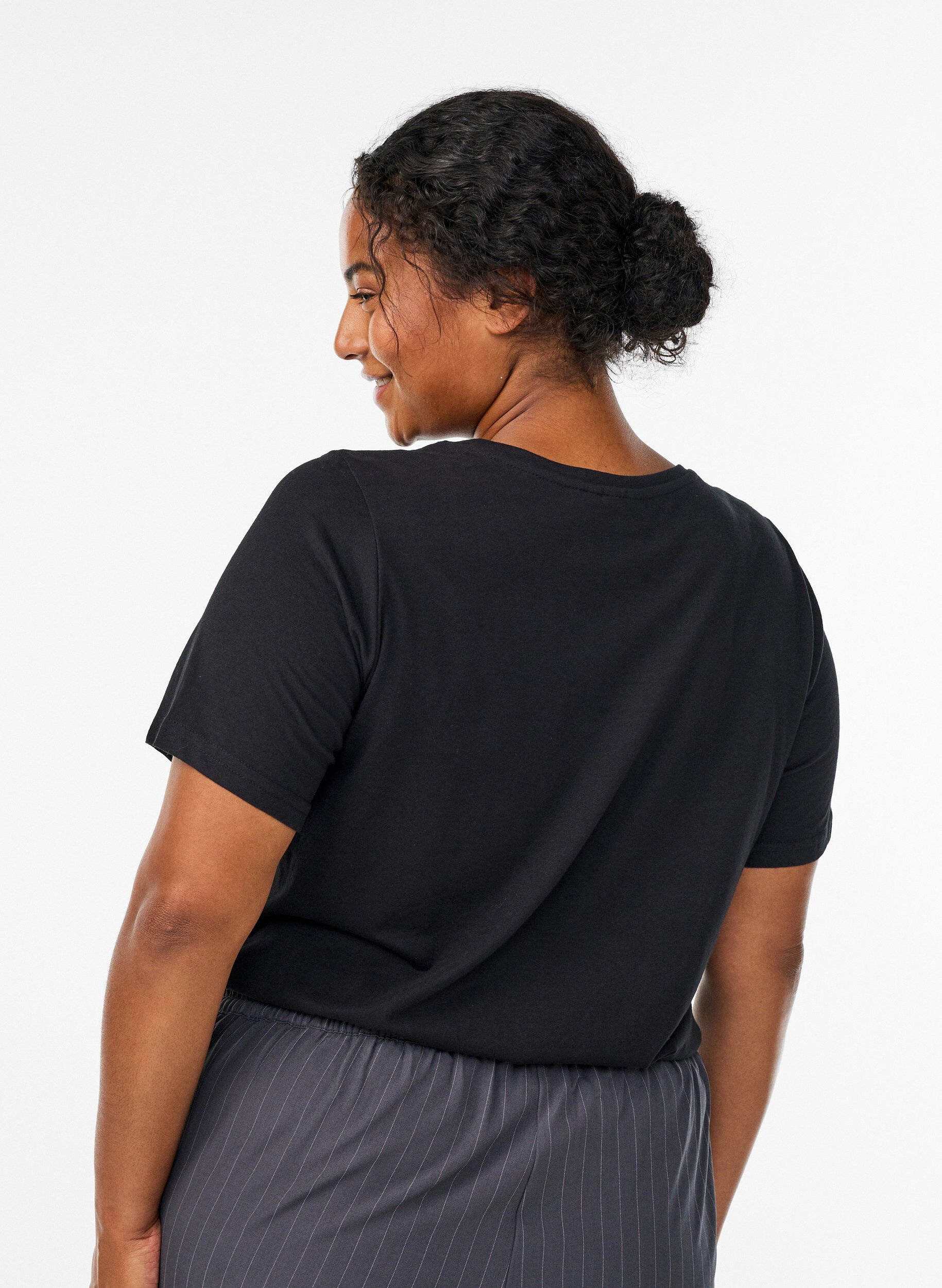 Zizzi FLASH - T-shirt med motiv, Sort, Model image number 2