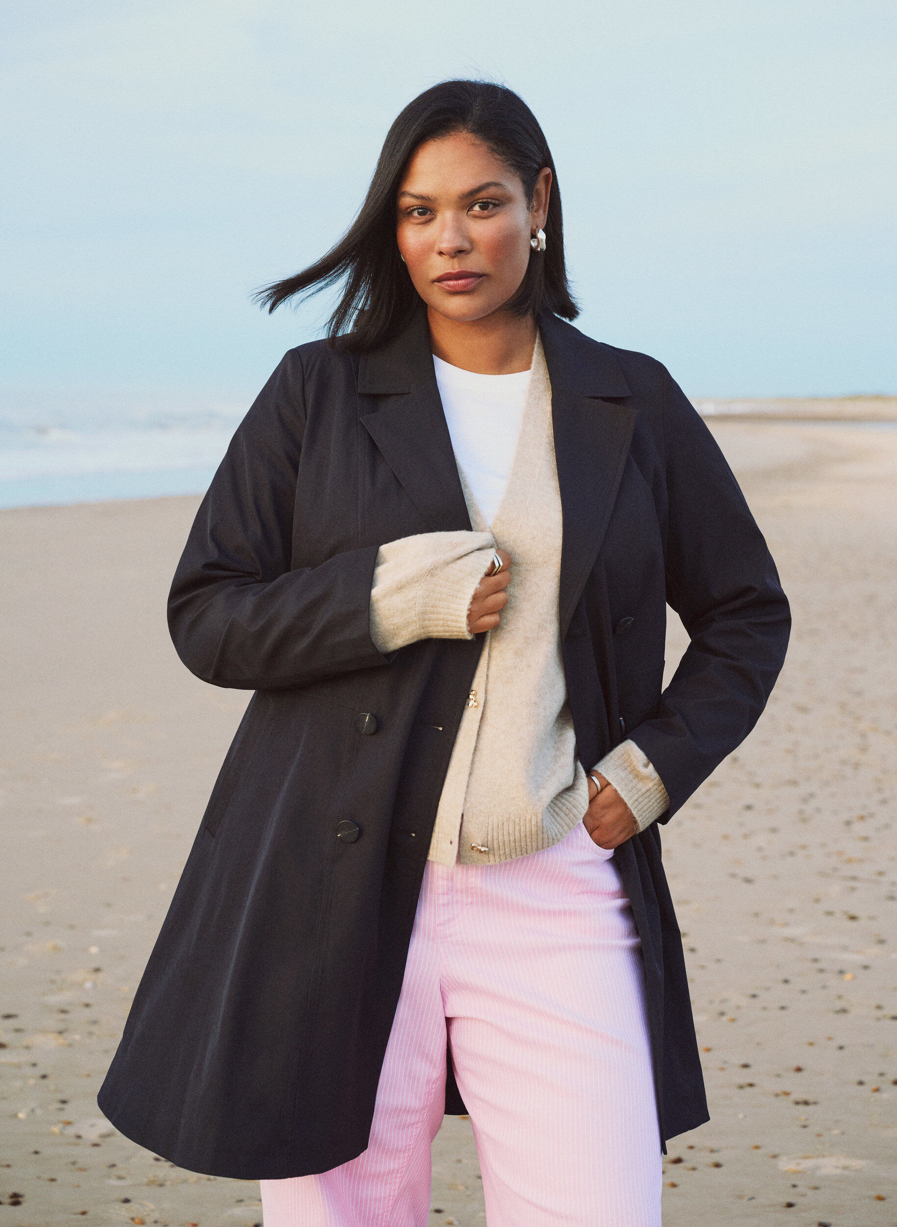 Zizzi A-formet for&aring;rsfrakke med dobbeltradet lukning, Sort, Image image number 0