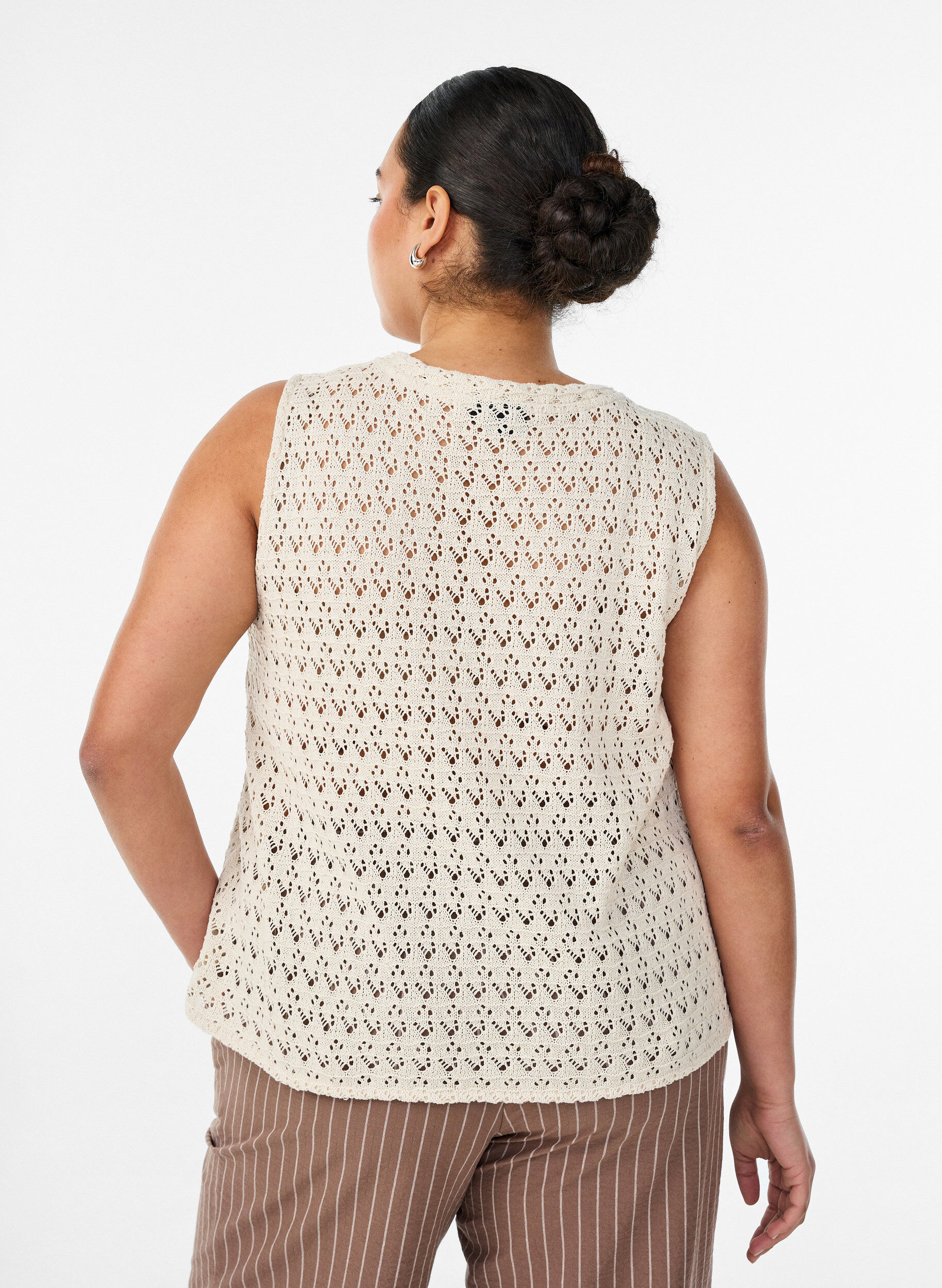 Zizzi&AElig;rmel&oslash;s bluse med hulm&oslash;nster og V-udsk&aelig;ring, Beige, Model image number 2