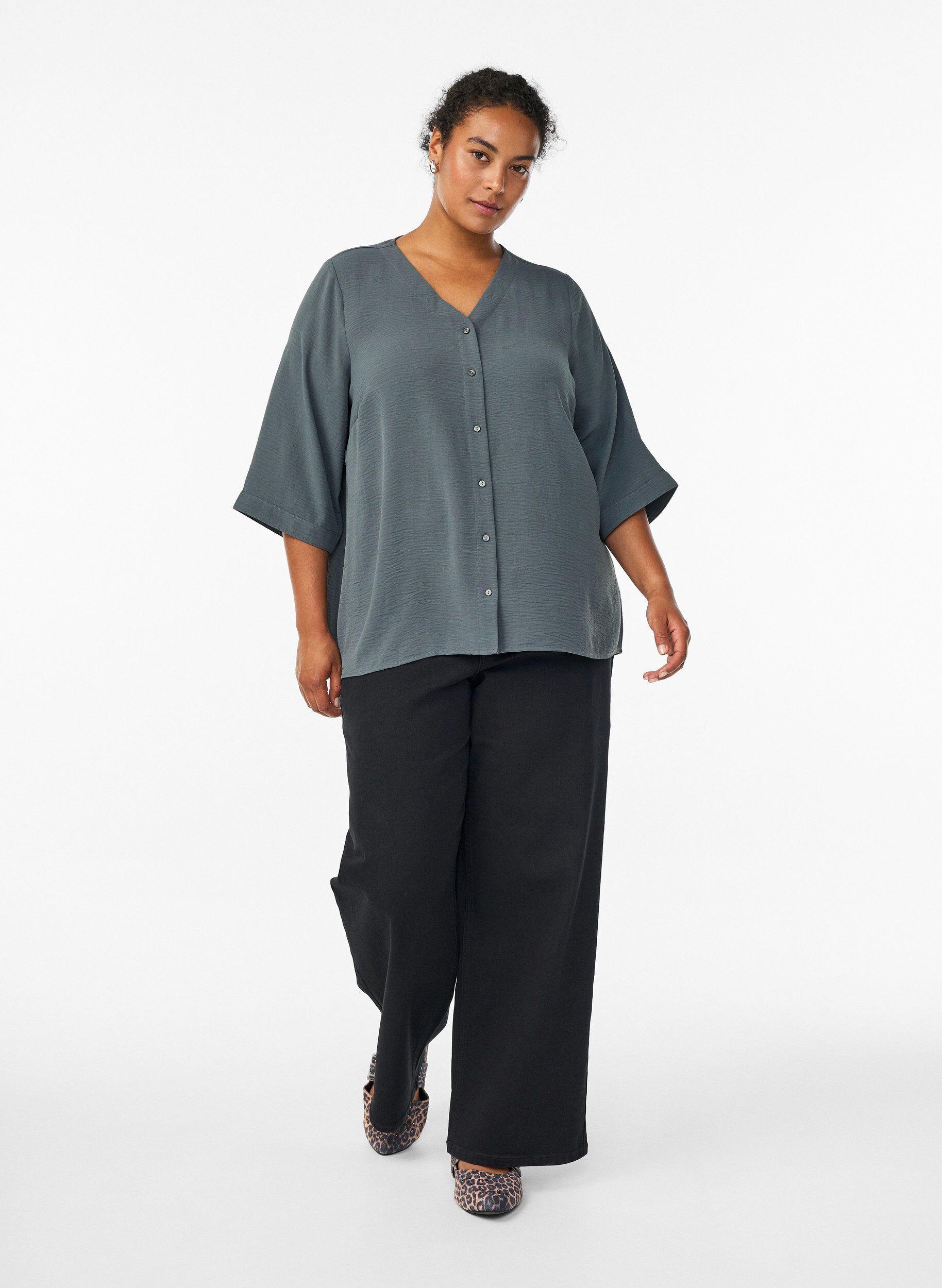 ZizziSkjortebluse med V-udsk&aelig;ring og 3/4-&aelig;rmer, Gr&oslash;n, Model image number 1