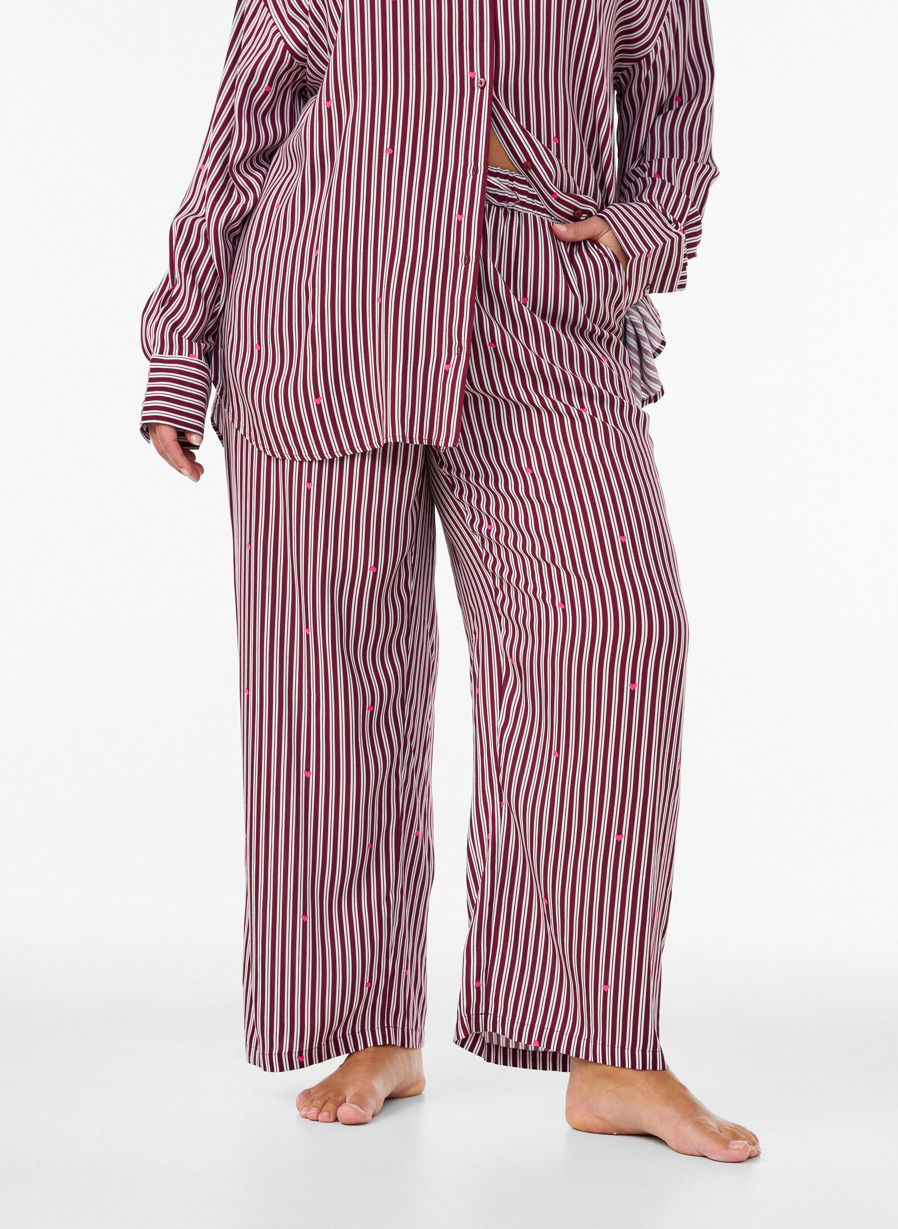 ZizziL&oslash;se natbukser med striber og hjerter, M&oslash;rk Bordeaux, Model image number 2