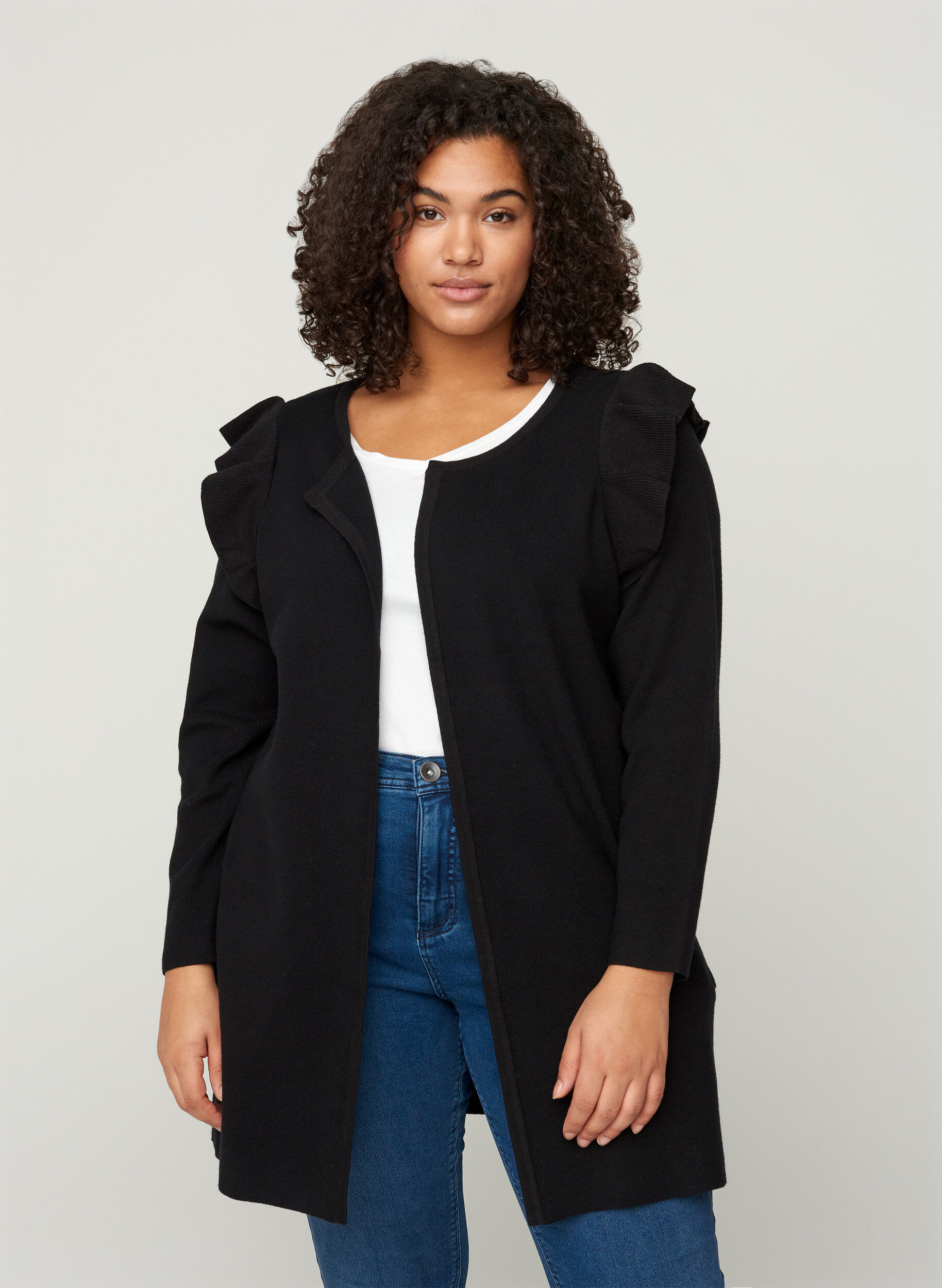 Zizzi Strikcardigan med fl&aelig;ser og lommer, Black, Model image number 0