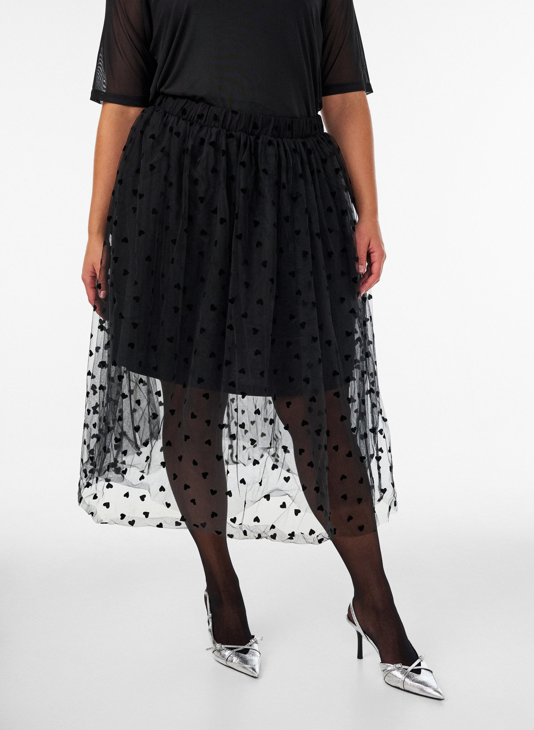 ZizziMidinederdel i tyl med hjerter, Sort, Model image number 0