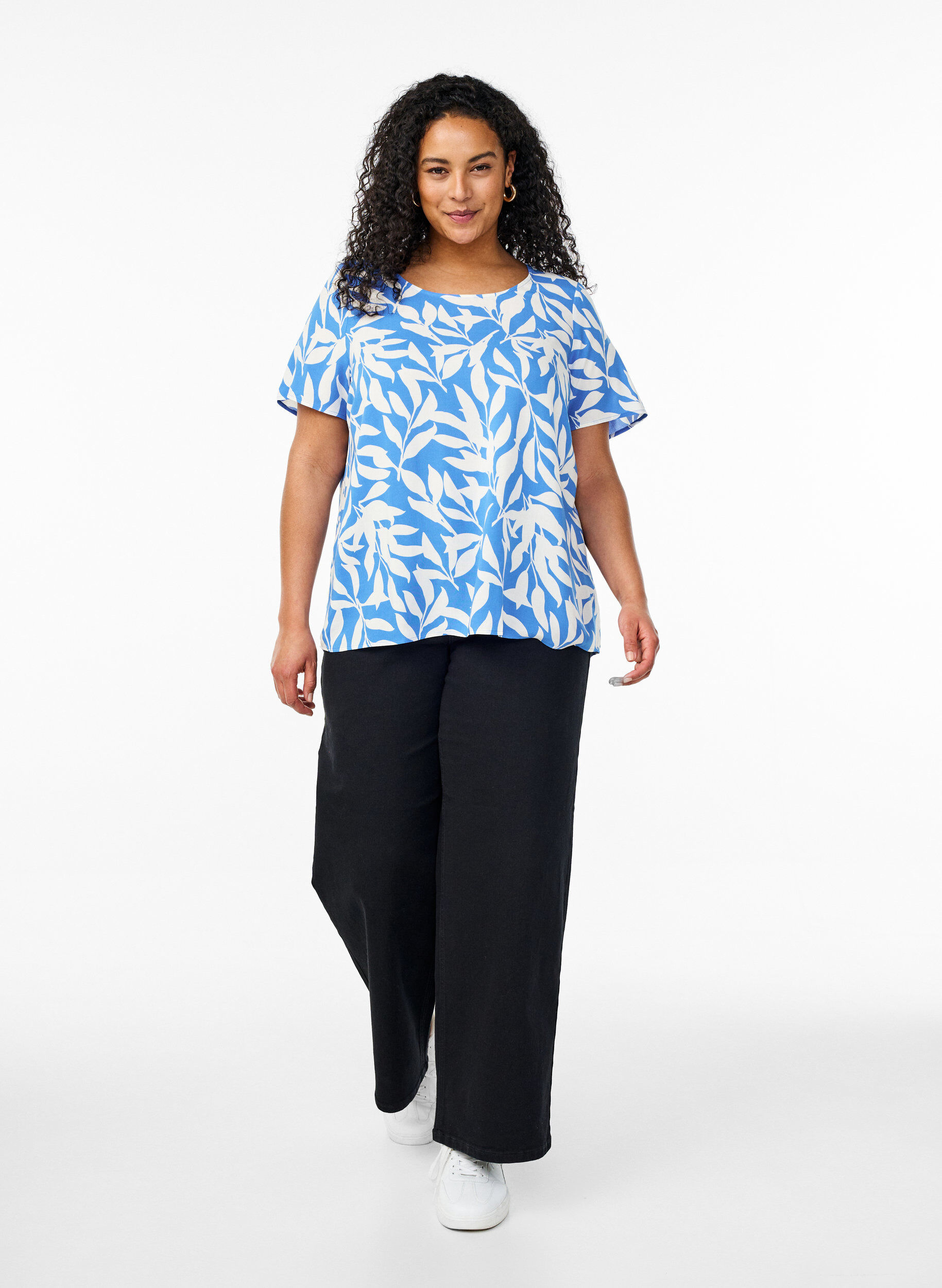 Zizzi Kort&aelig;rmet bluse i viskose med print, Bl&aring;, Model image number 1