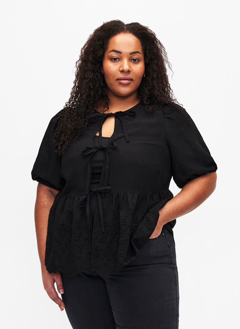 Viskose bluse med broderi anglaise, Black, Model image number 0