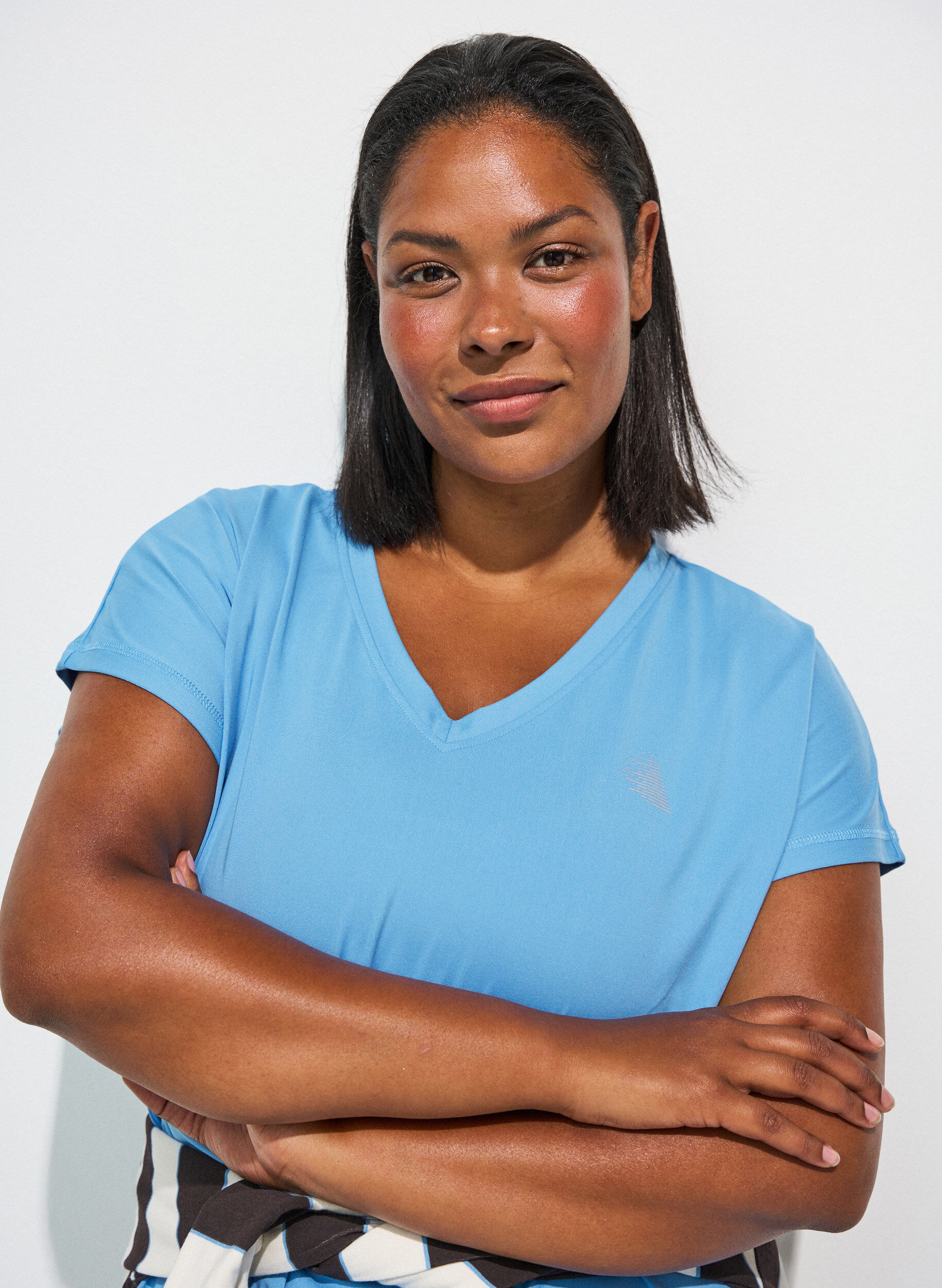 ZizziL&oslash;s tr&aelig;nings t-shirt med v-hals, Bl&aring;, Model image number 3