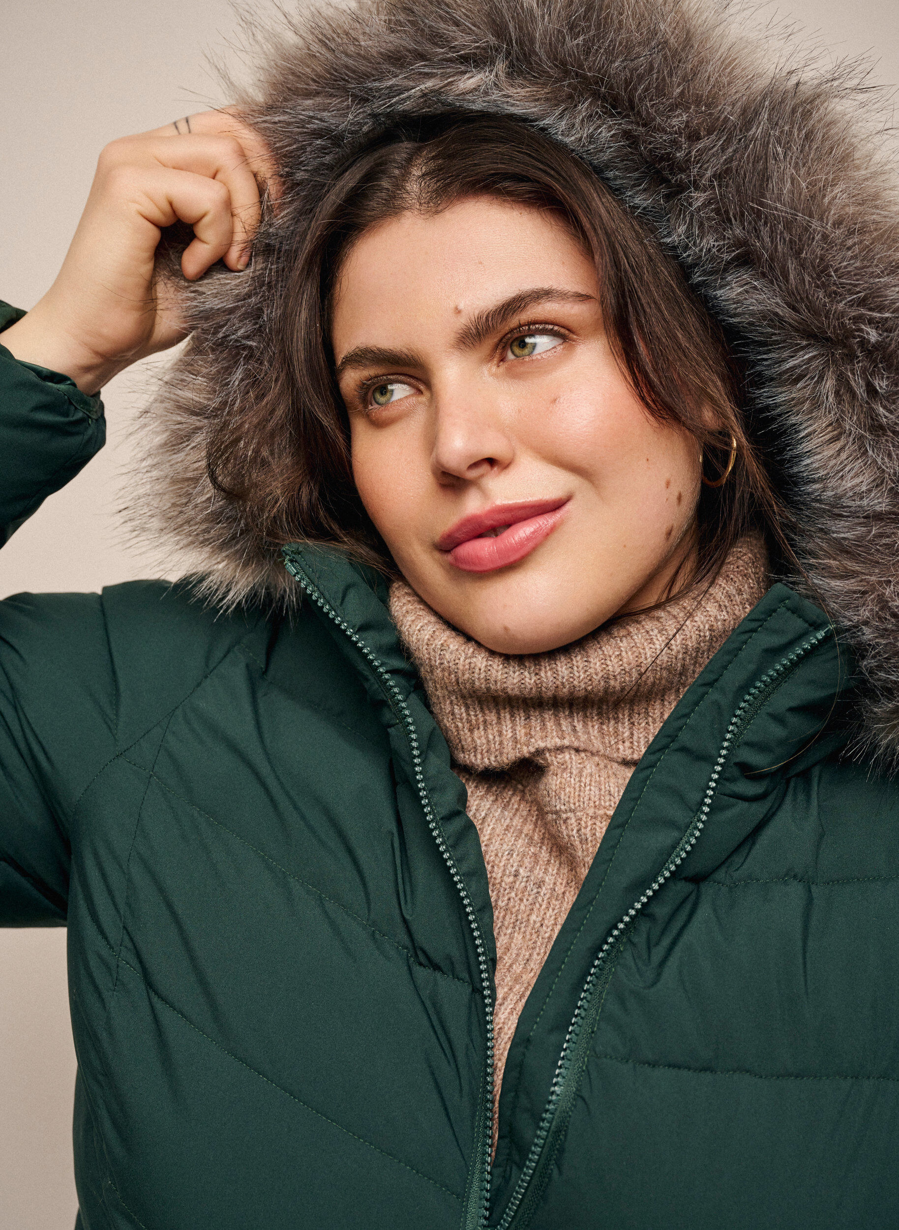 Zizzi Kort pufferjakke med h&aelig;tte, Gr&oslash;n, Image image number 0