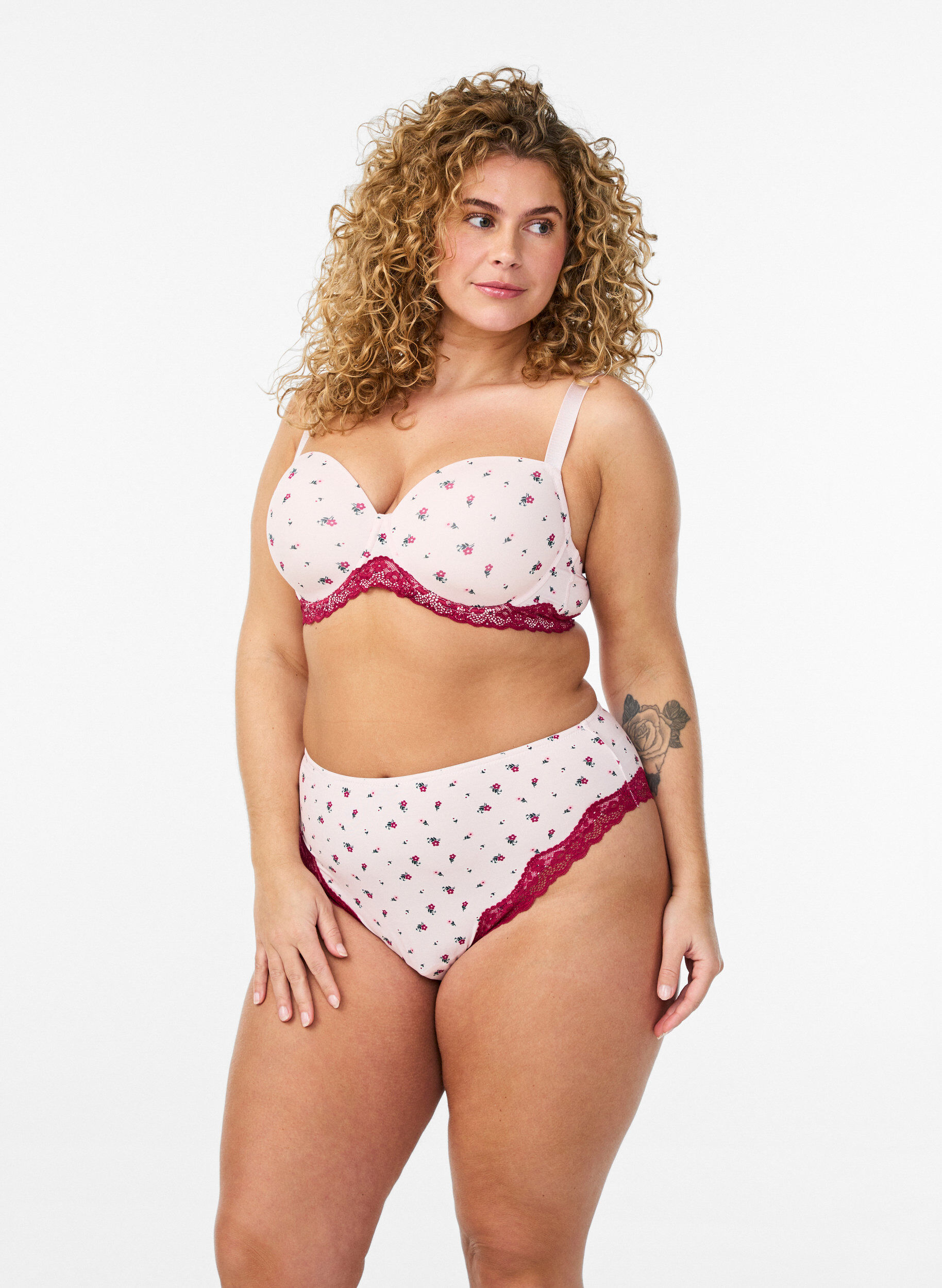 ZizziBrazilian trusse med blomsterprint og blonde, Lyser&oslash;d, Model image number 1