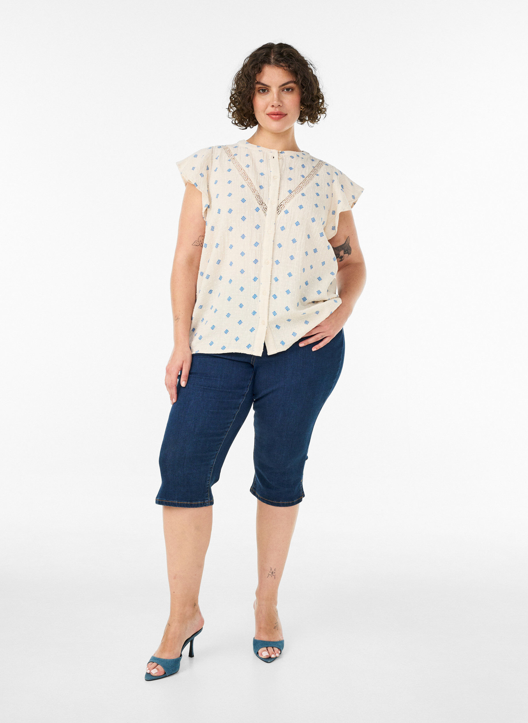 Zizzi&AElig;rmel&oslash;s bluse med crochetb&aring;nd og fl&aelig;sedetalje, Beige, Model image number 1