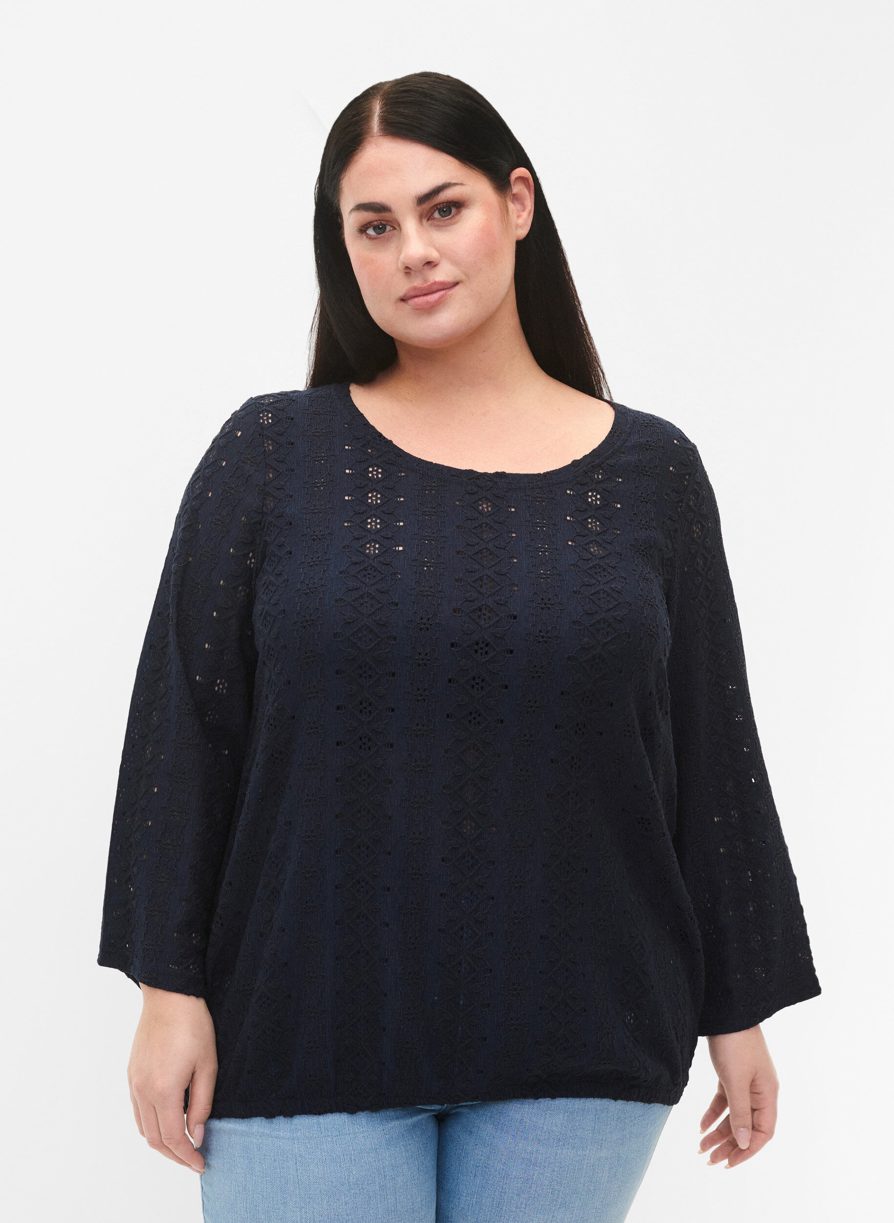 Zizzi Bluse med broderi anglaise og 7/8 &aelig;rmer, Navy Blazer, Model image number 0