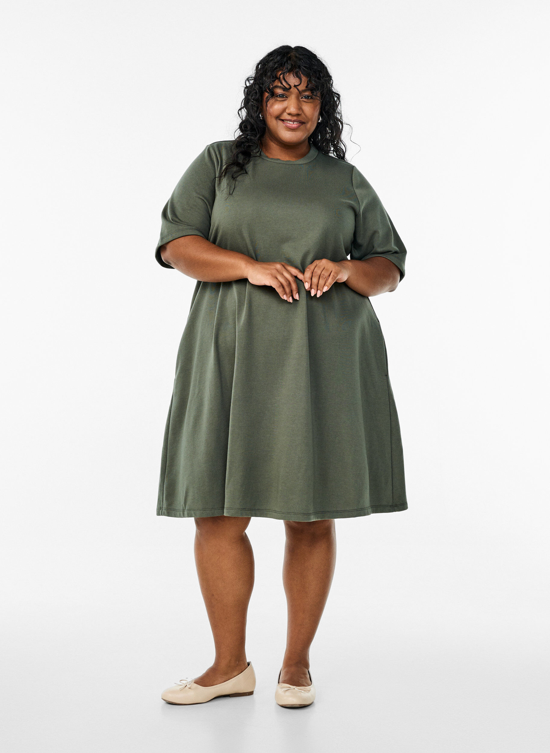 Zizzi Kn&aelig;lang jerseykjole med lommer og A-facon, Gr&oslash;n, Model image number 1