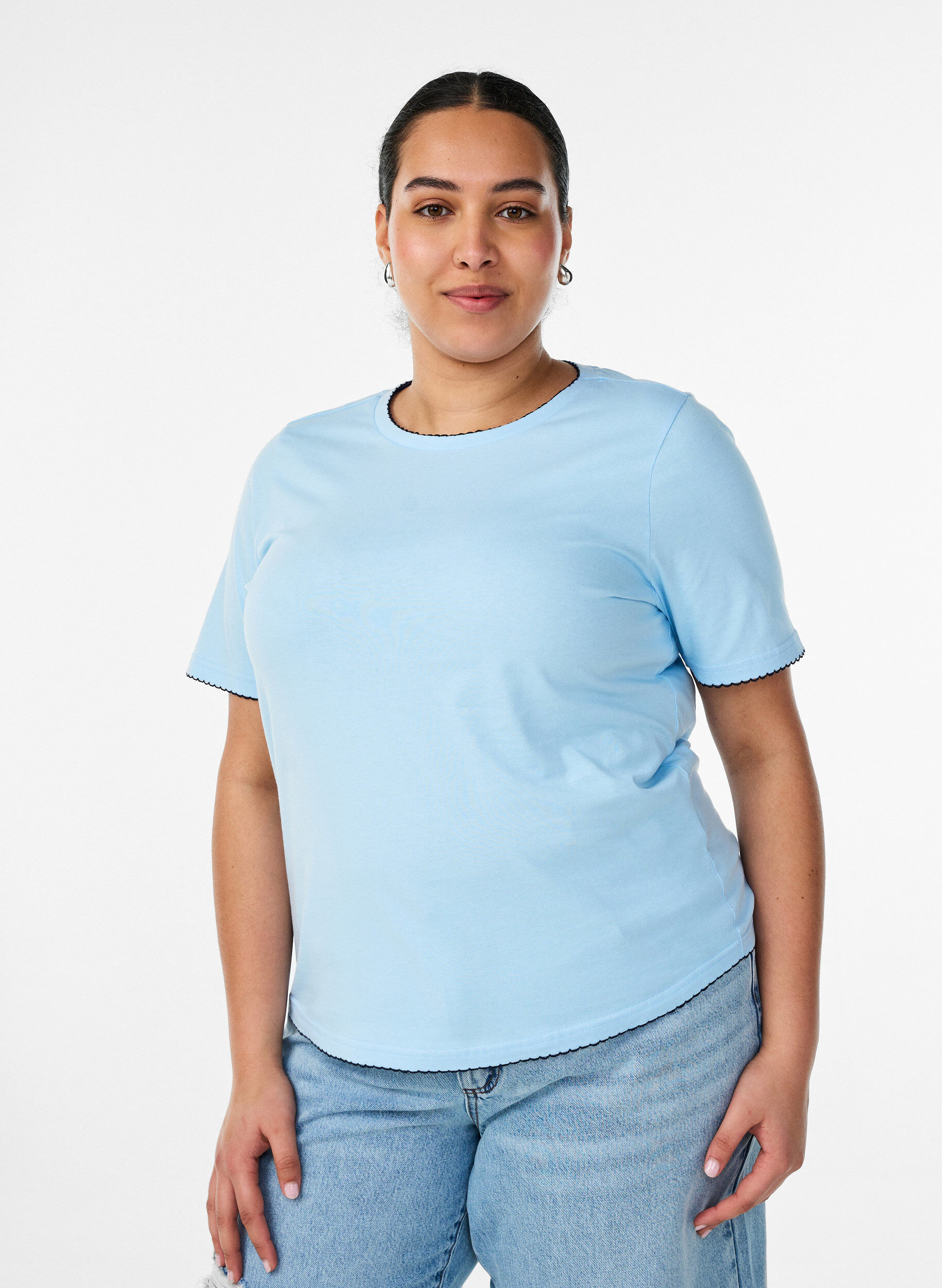 ZizziT-shirt i bomuld med b&oslash;lgede kontrastkanter, Bl&aring;, Model image number 0