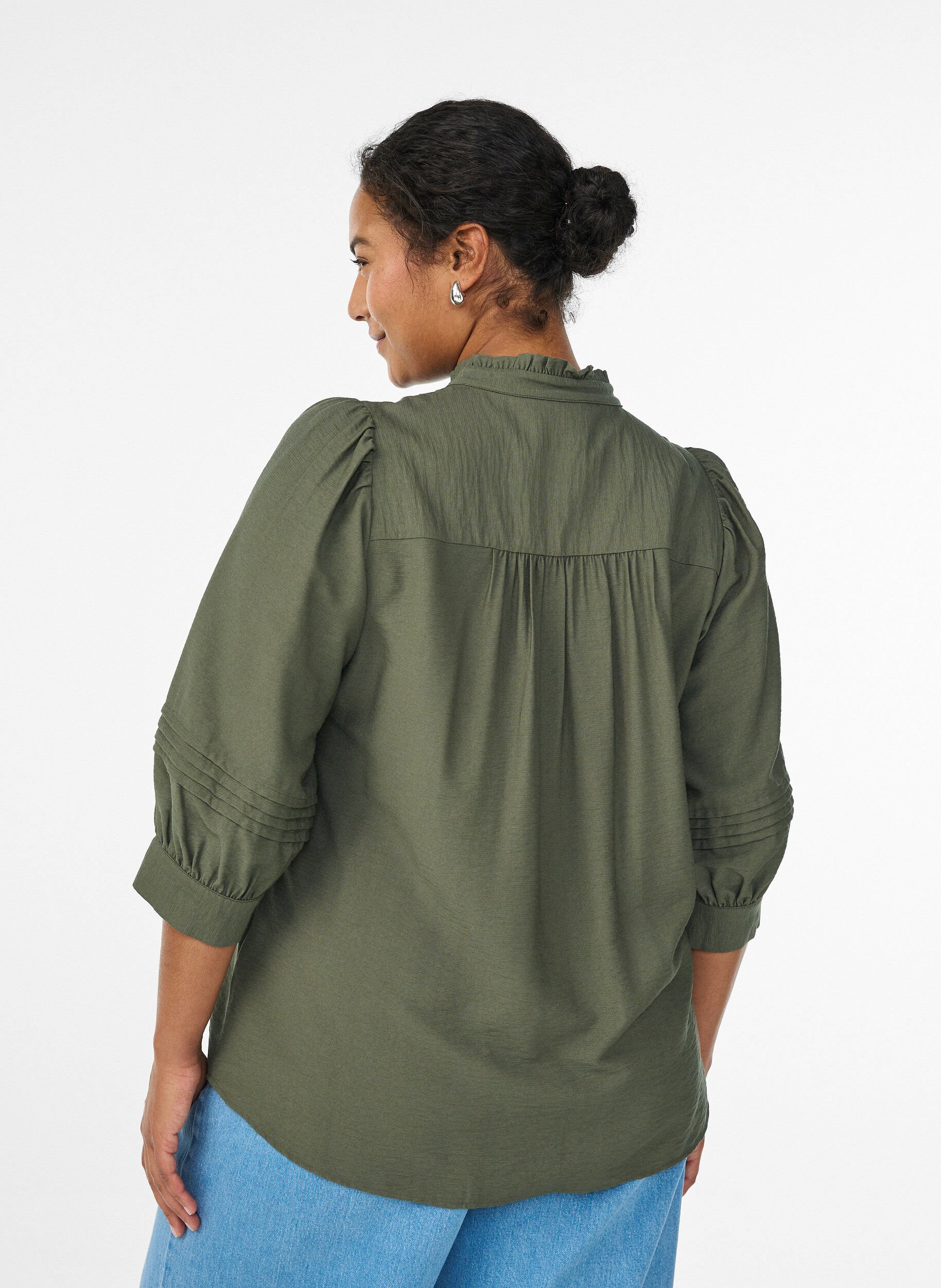 Zizzi Bluse med 3/4 &aelig;rmer og dekorative l&aelig;g, Gr&oslash;n, Model image number 2