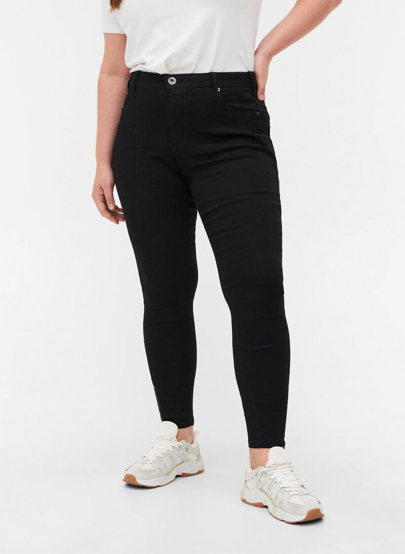 Cropped Amy jeans med lynl&aring;sdetalje, Sort, Model image number 3