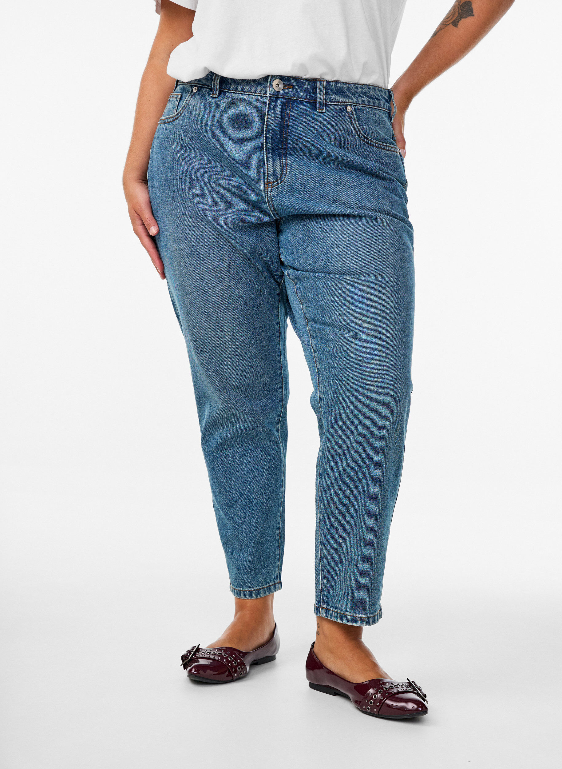 Zizzi Mille mom fit jeans med h&oslash;j talje, Bl&aring;, Model image number 2