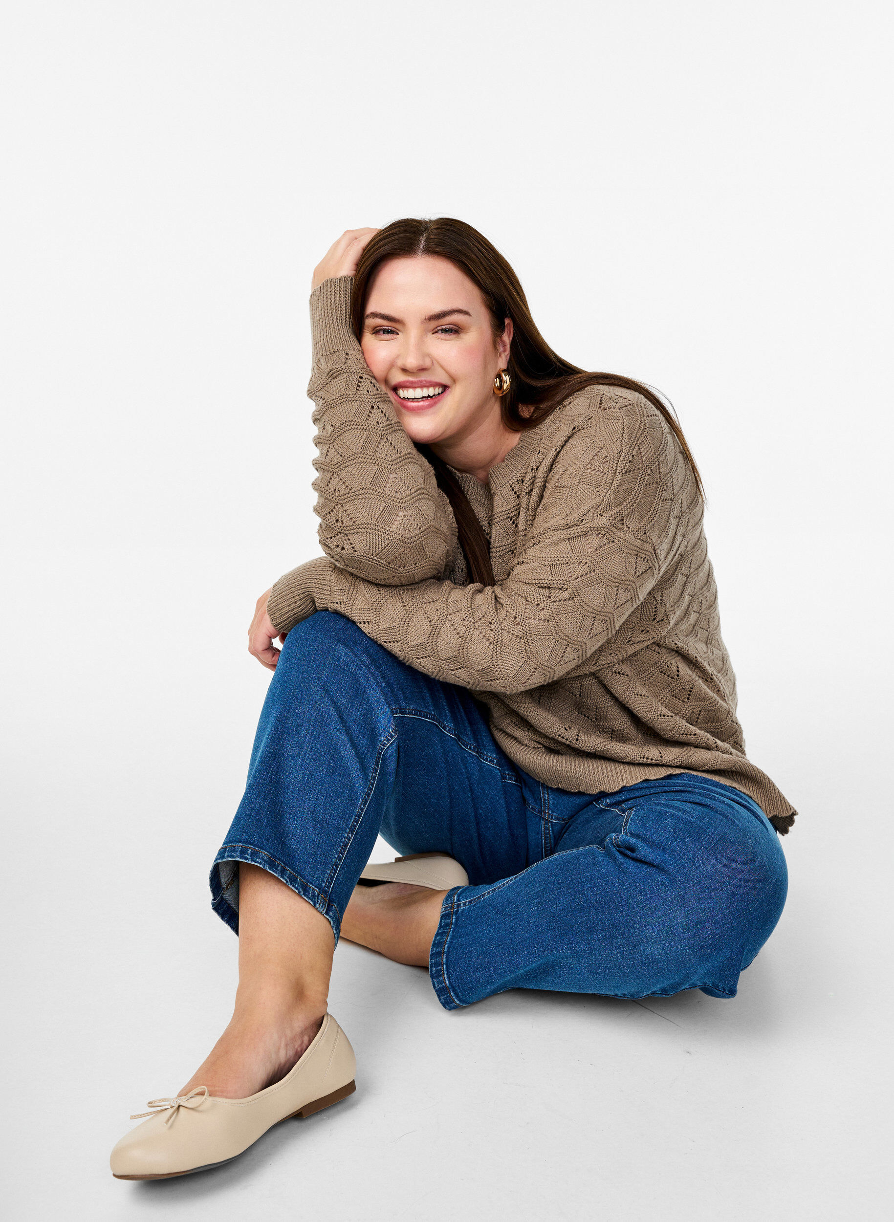 Zizzi Lang&aelig;rmet strikbluse med hulm&oslash;nster, Desert Taupe, Image image number 0