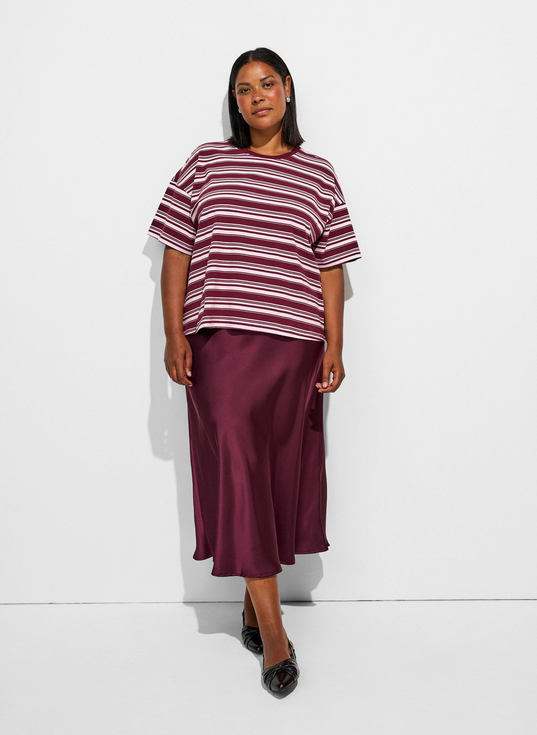 ZizziSatin midi-nederdel, R&oslash;d, Model image number 0