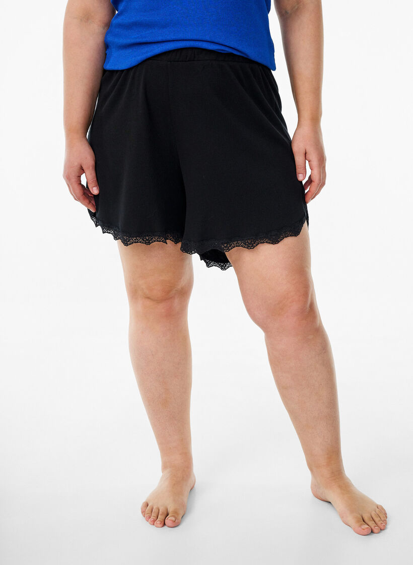 L&oslash;se natshorts med ribstruktur og blondekant, Sort, Model image number 3