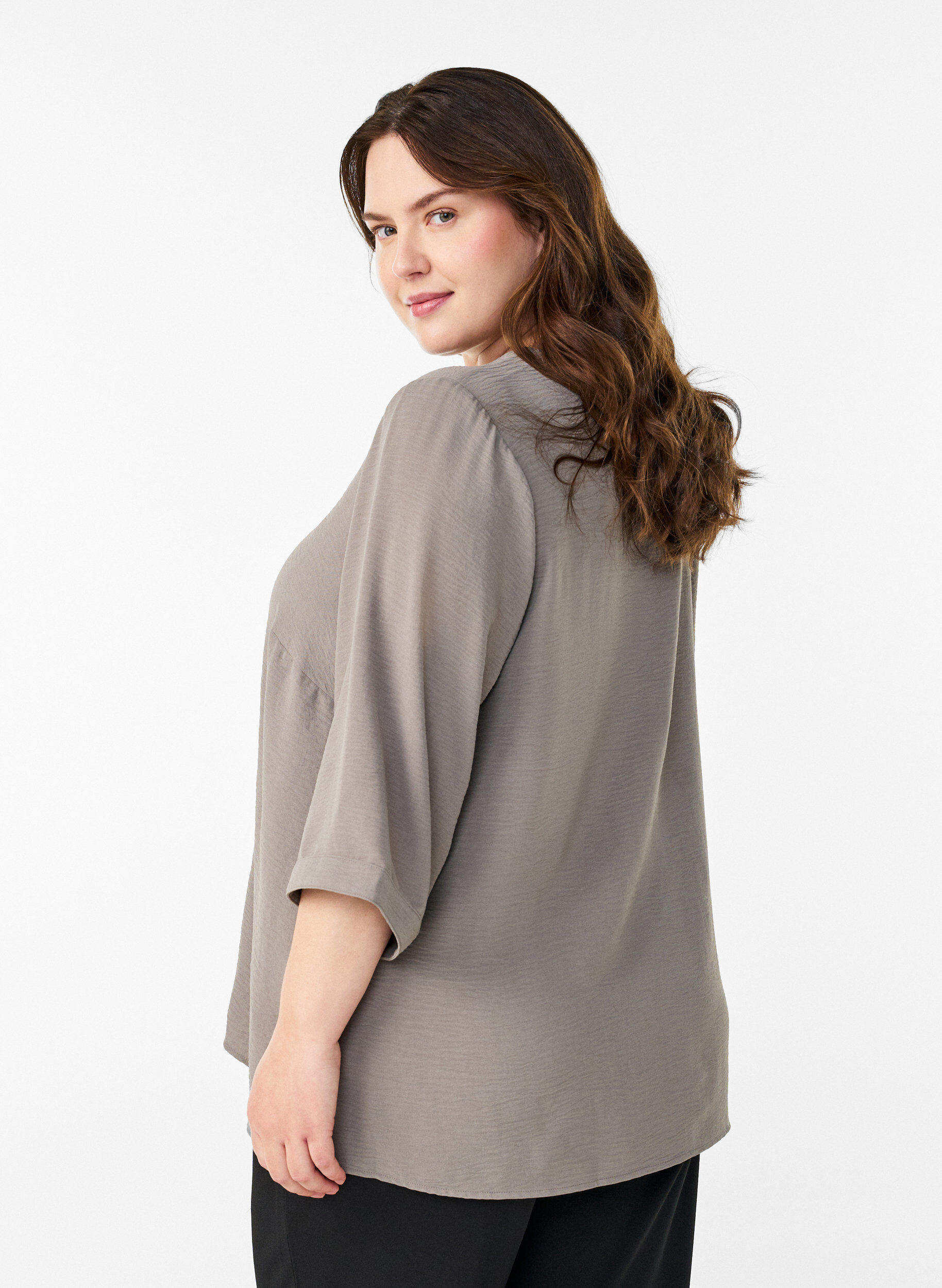 ZizziSkjortebluse med V-udsk&aelig;ring og 3/4-&aelig;rmer, Beige, Model image number 2