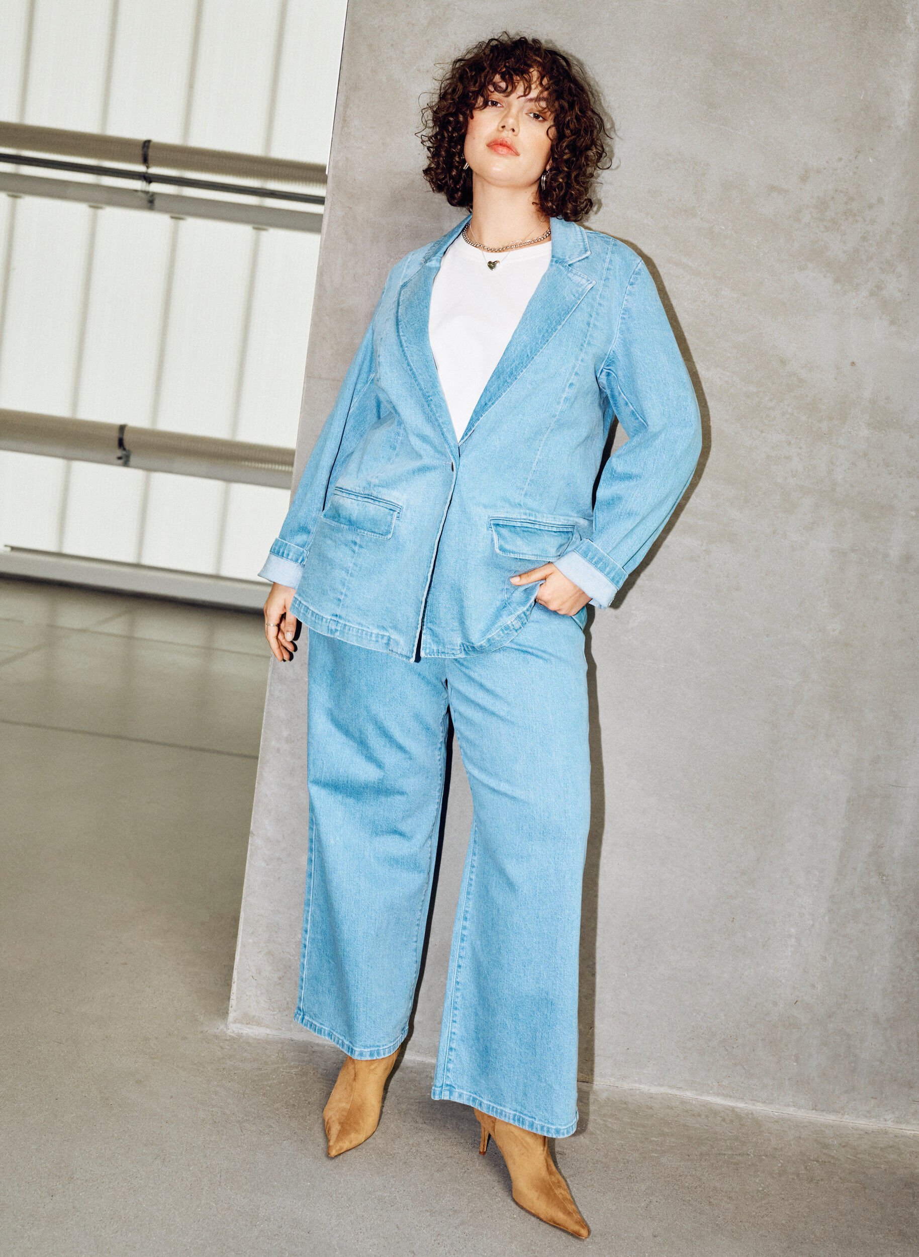 Zizzi H&oslash;jtaljede jeans med vidde, Bl&aring;, Image image number 0