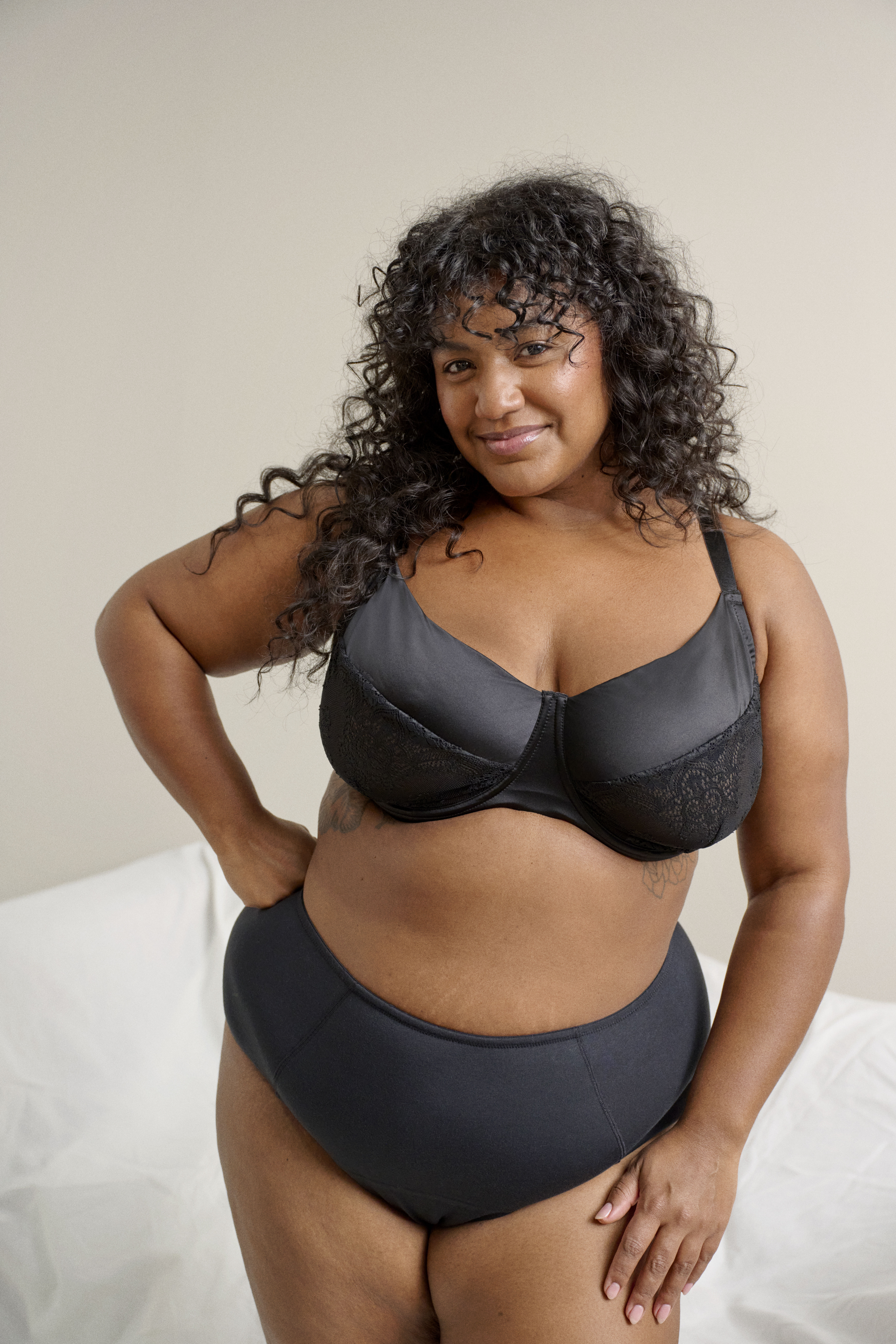 Zizzi S&aelig;t med blonder, , Model