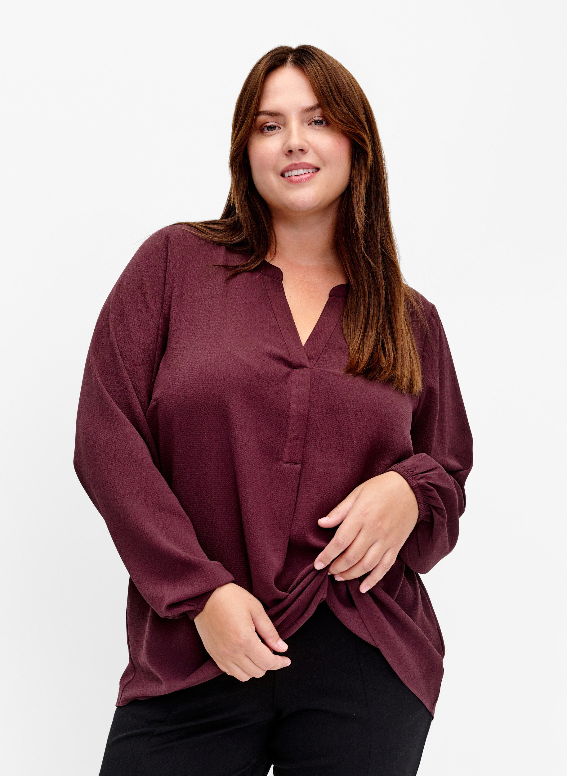 Zizzi Ensfarvet bluse med v-hals, Fudge, Model image number 0