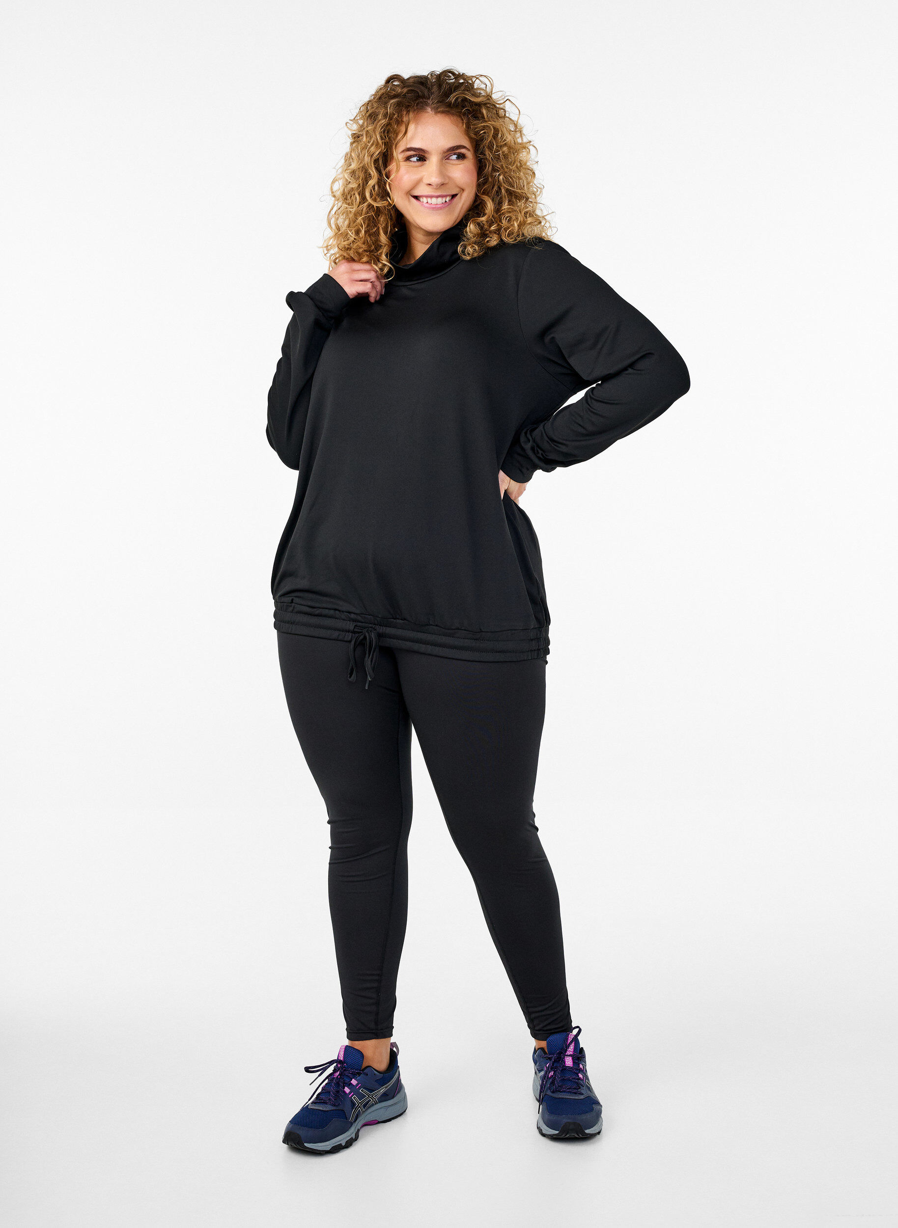 Zizzi Tr&aelig;ningsbluse med h&oslash;j hals, Black, Model image number 3