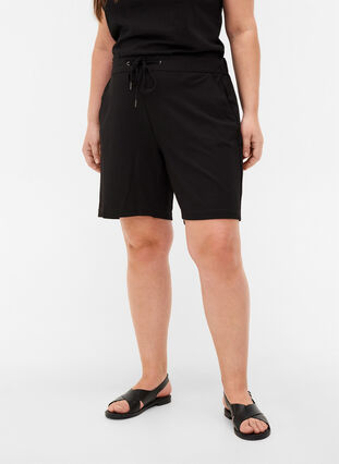 Ensfarvede shorts med lommer, Black, Model image number 2